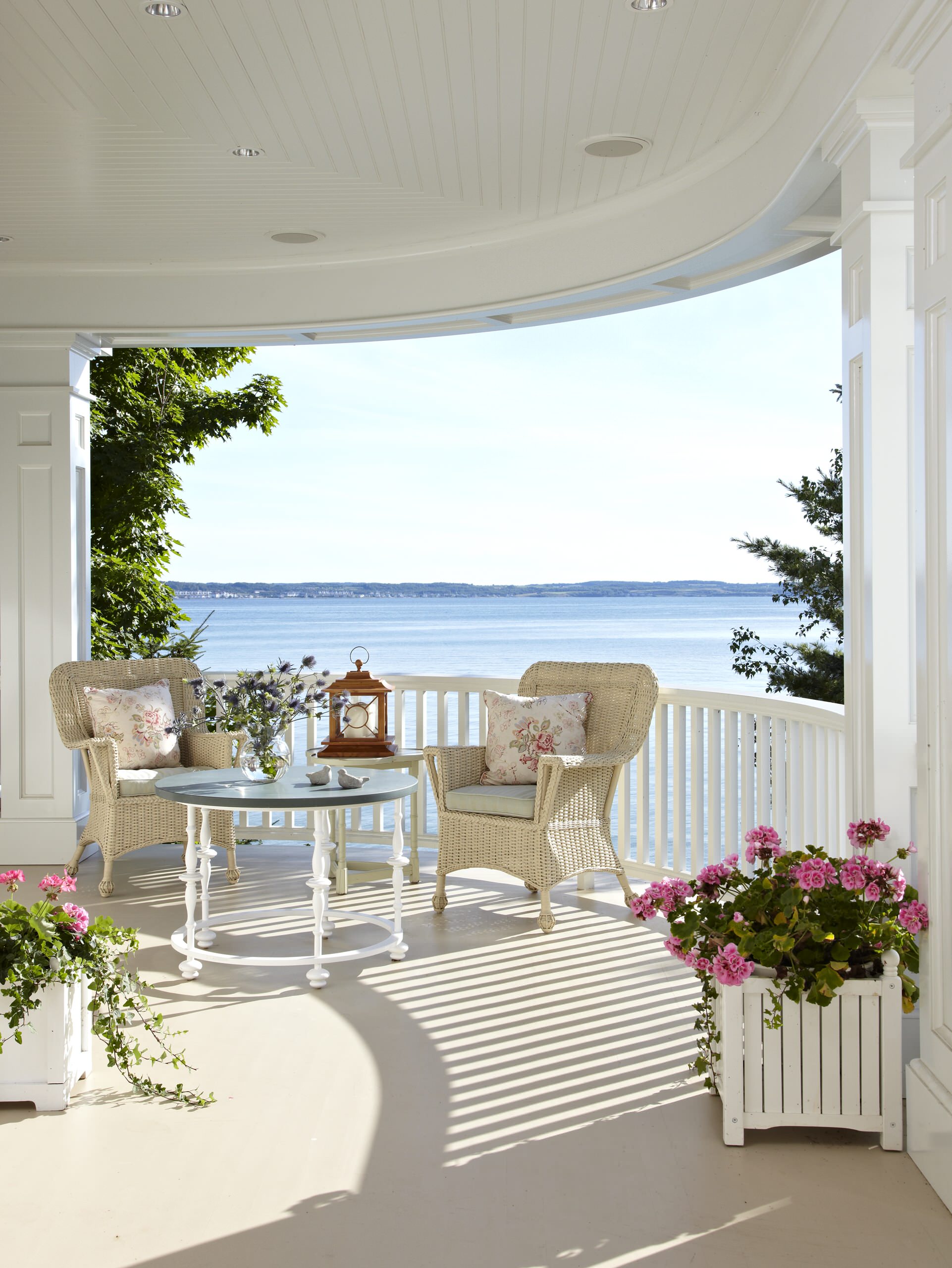 Расцветайте, фуксии и розы: что посадить на балконе мечты