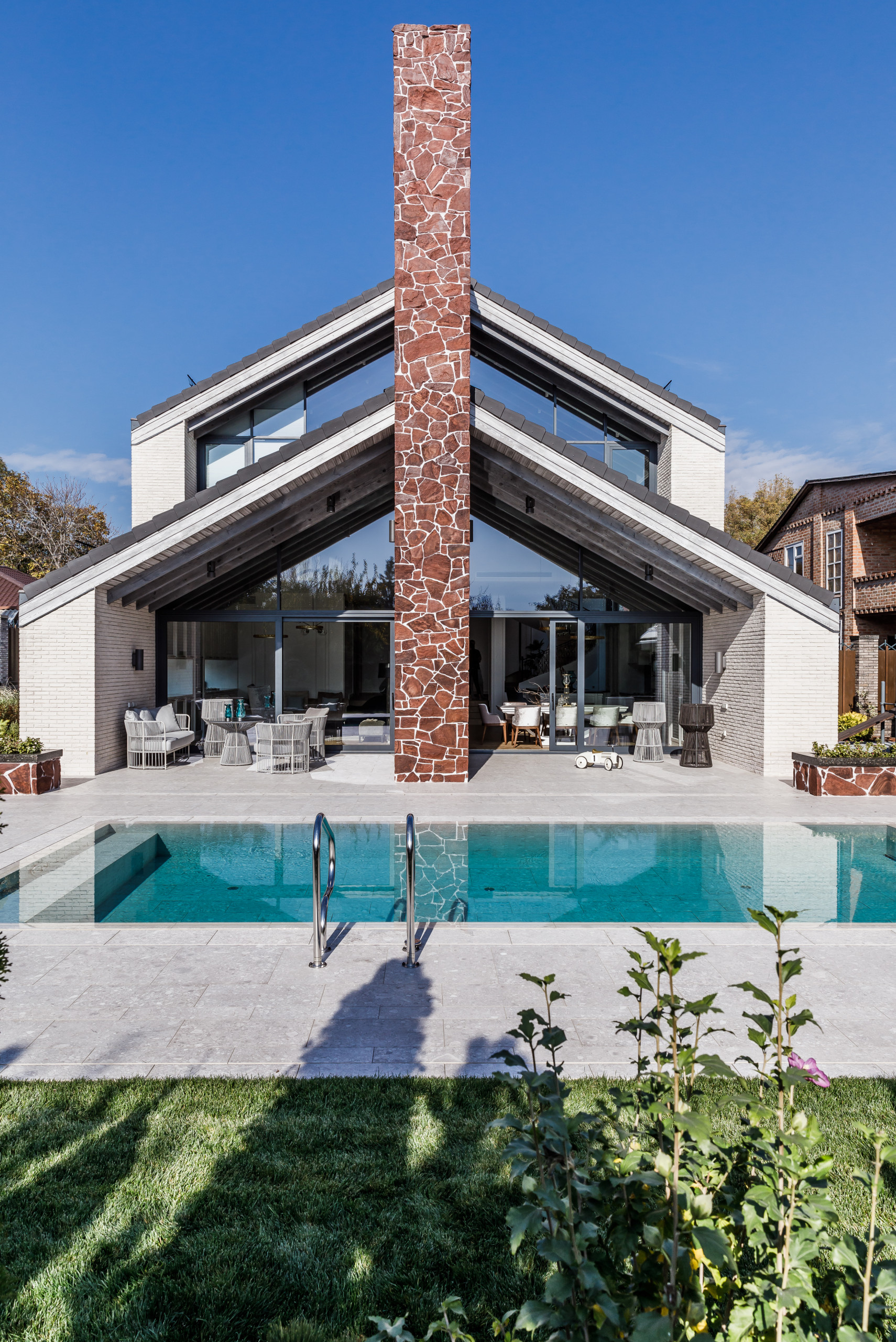 Houzz тур: Дом-корабль, исчезающий на фоне неба