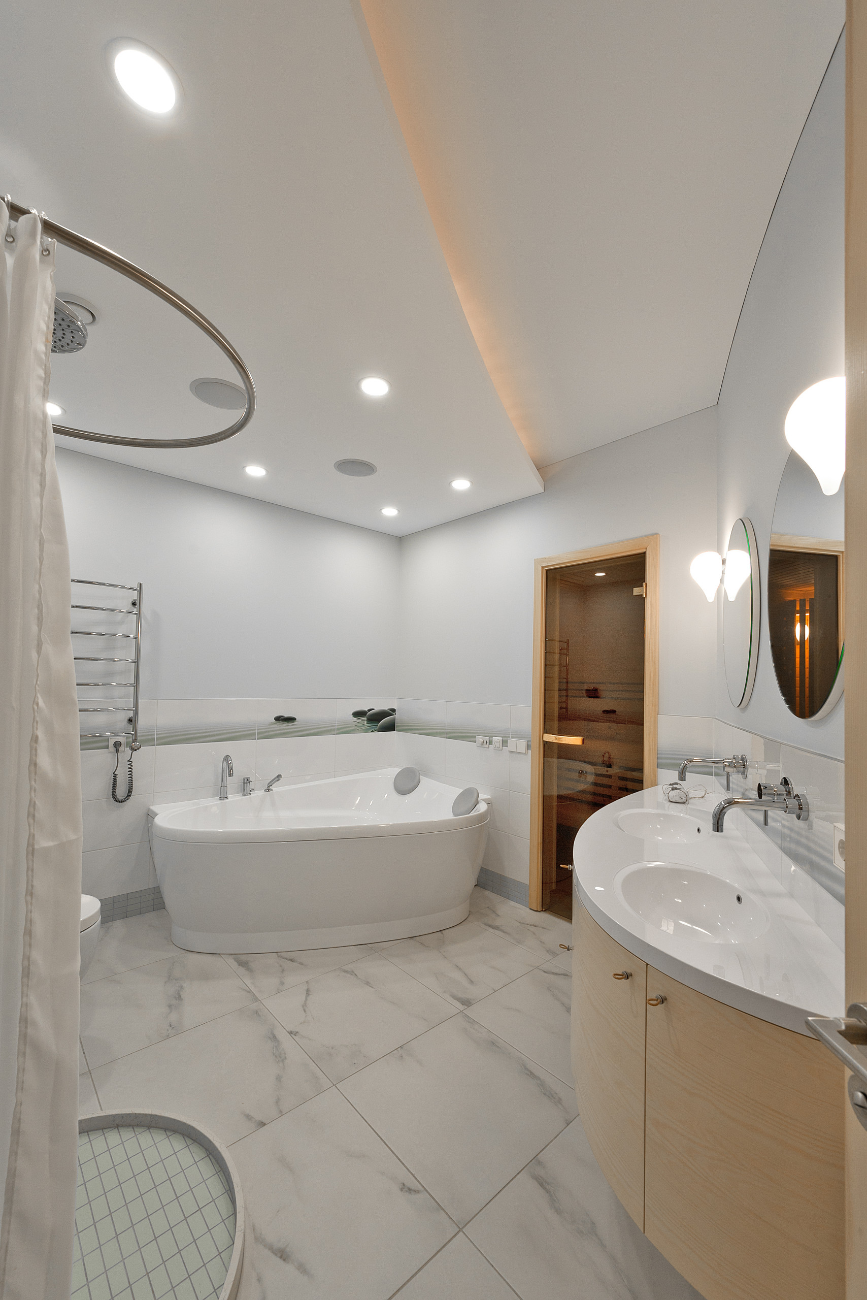 Houzz Литва: Старый Вильнюс и арт-объекты в трехкомнатной квартире