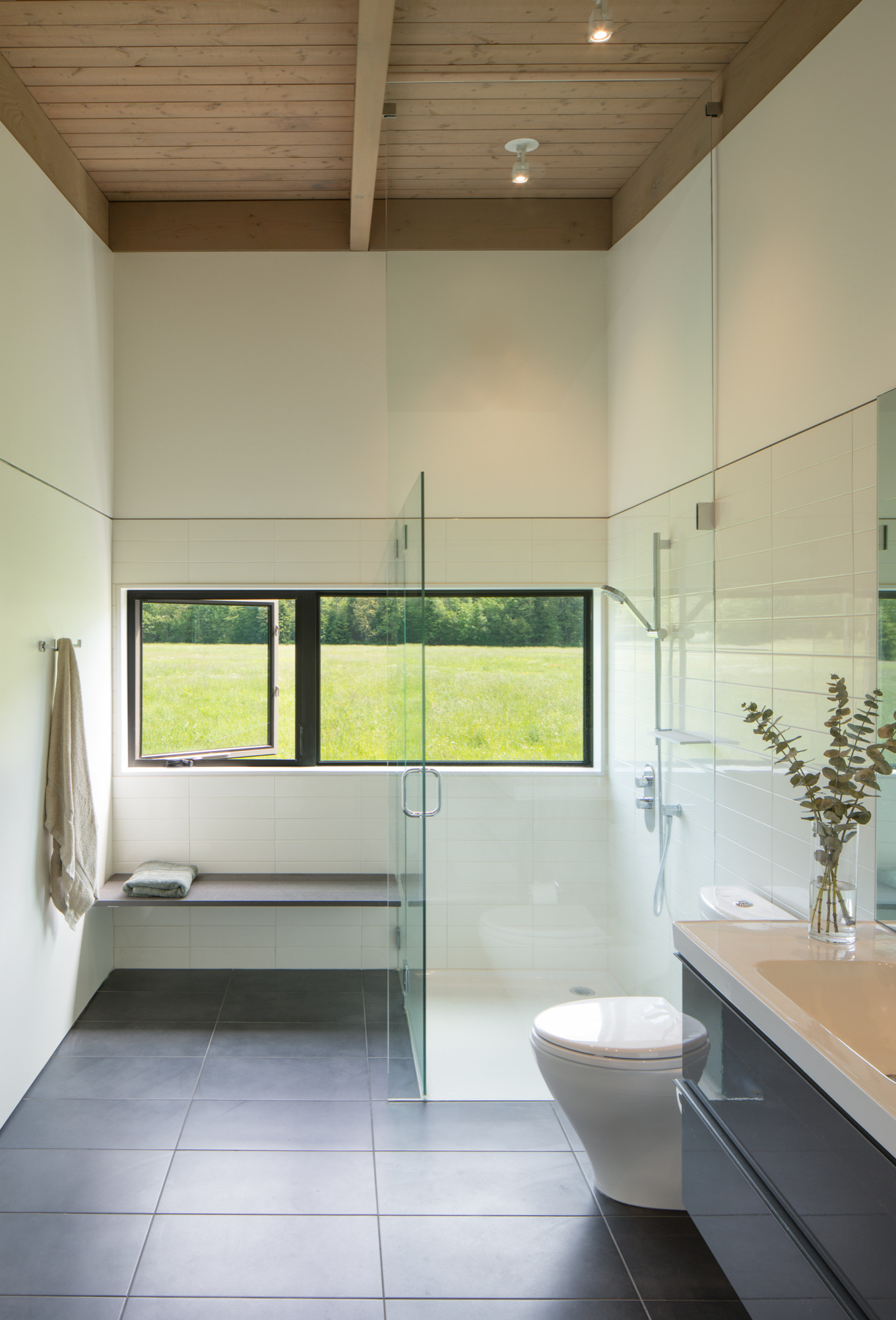 Houzz США: Современный дом с видом на Каскадные горы