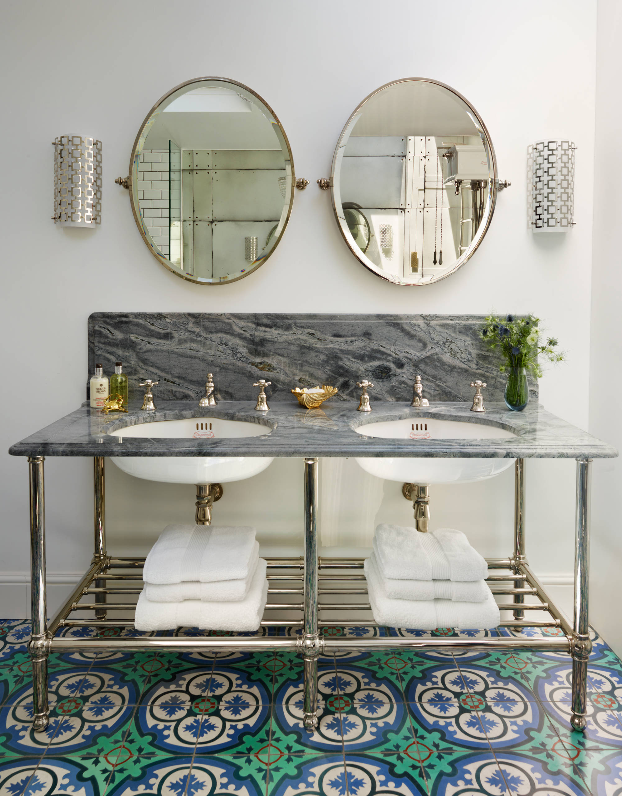 Проект недели: Ванная с яркой плиткой в Лондоне