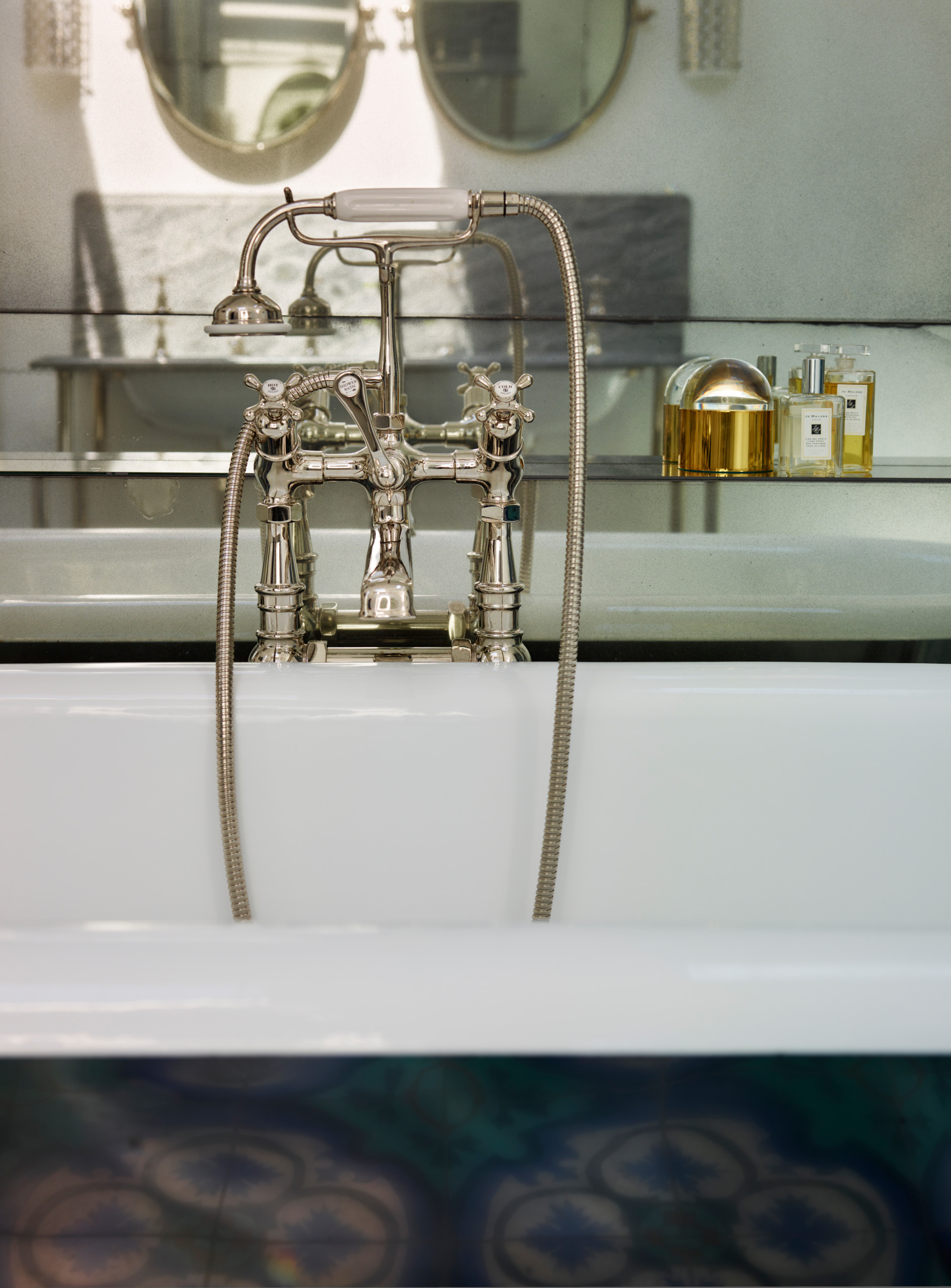 Проект недели: Ванная с яркой плиткой в Лондоне