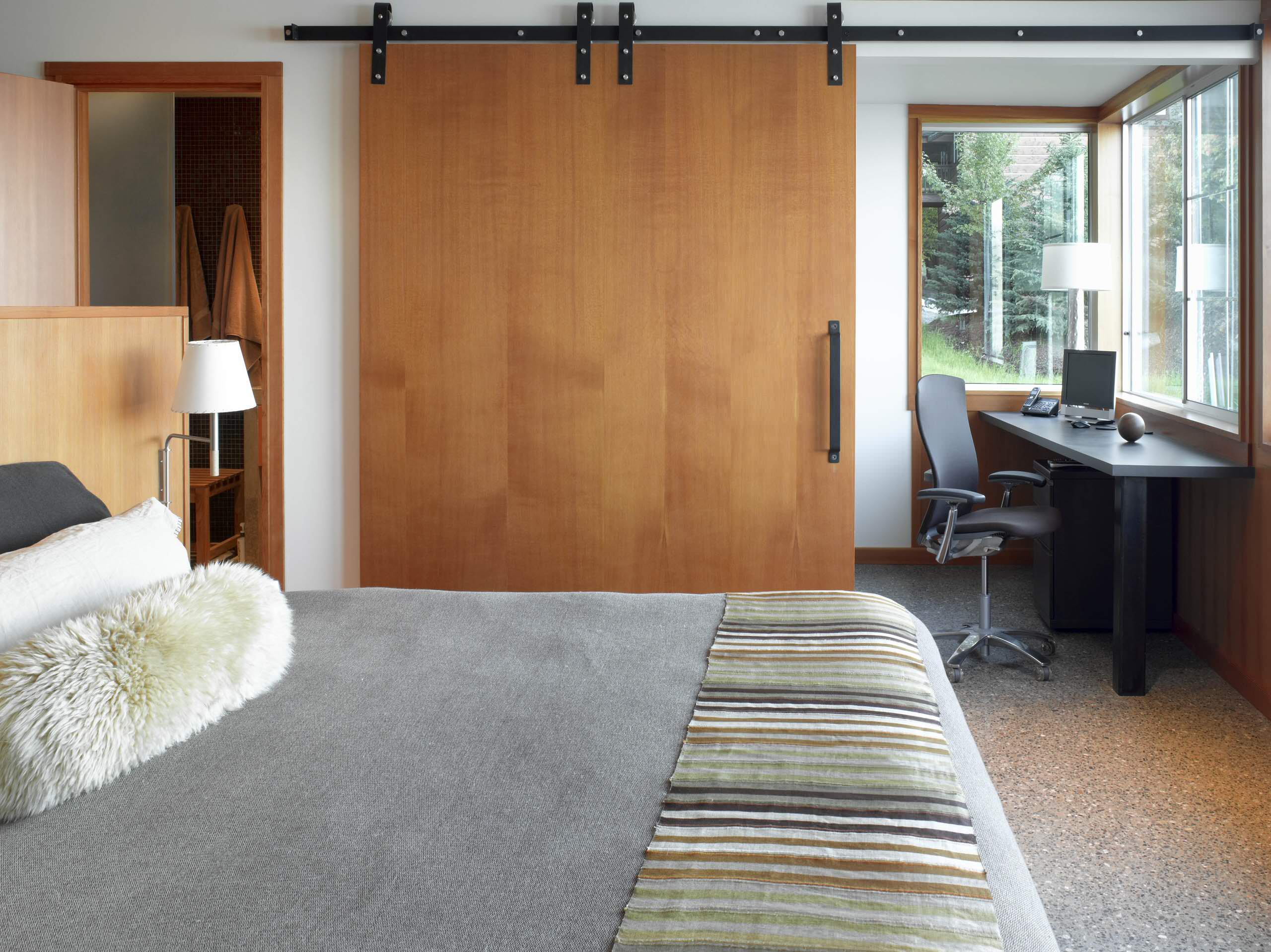 Быть или не быть: Раздвижные межкомнатные двери в интерьере