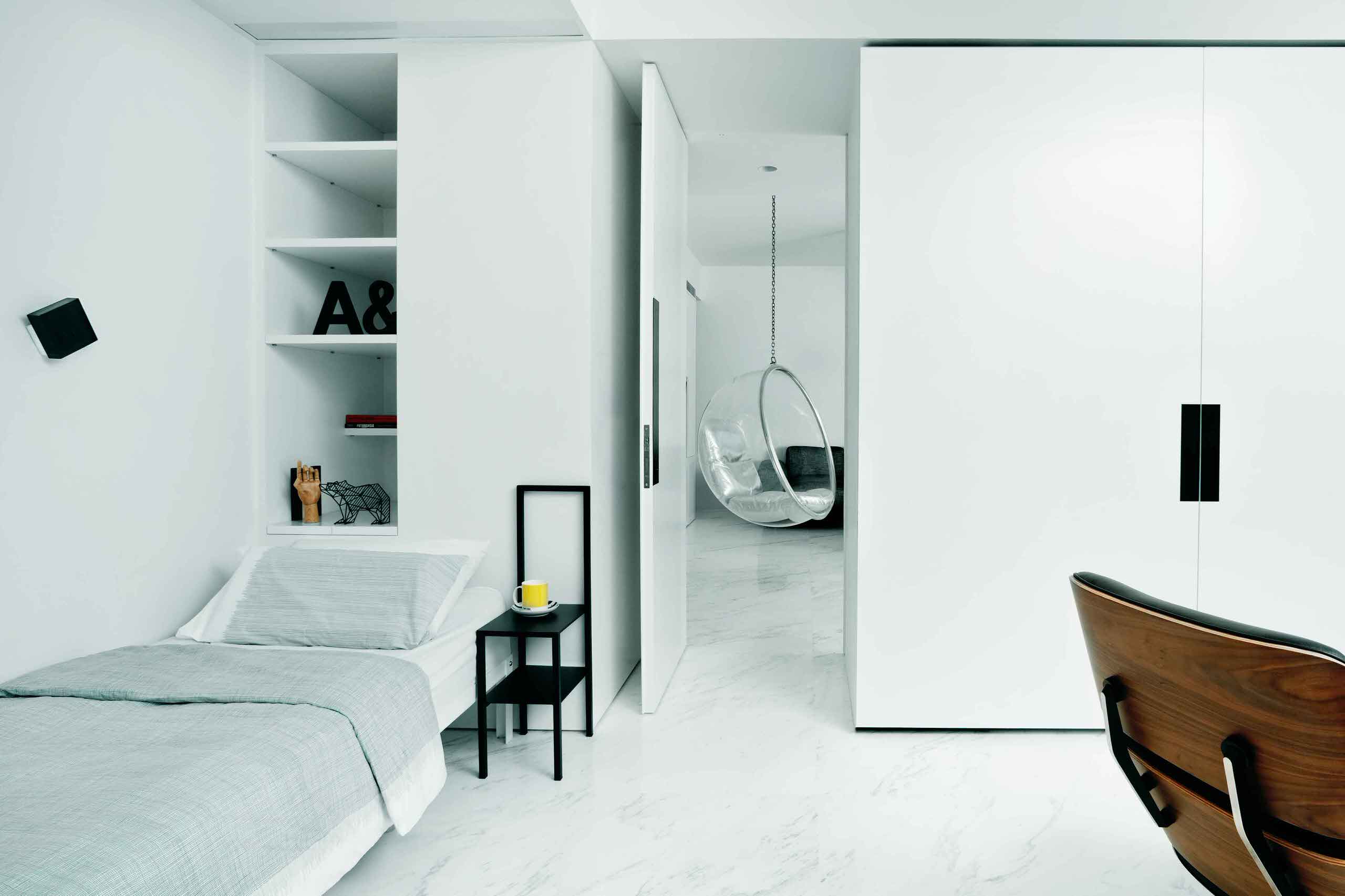 Houzz США: Белая квартира в стиле минимализма