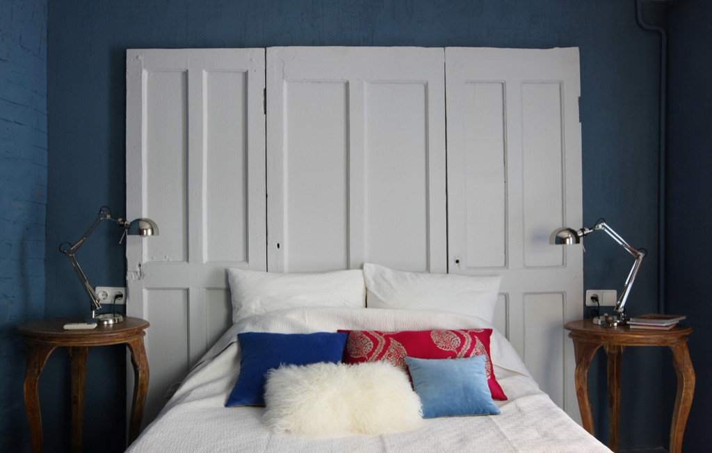 Houzz тур: Пять окон, старый забор и камин в одной счастливой квартире