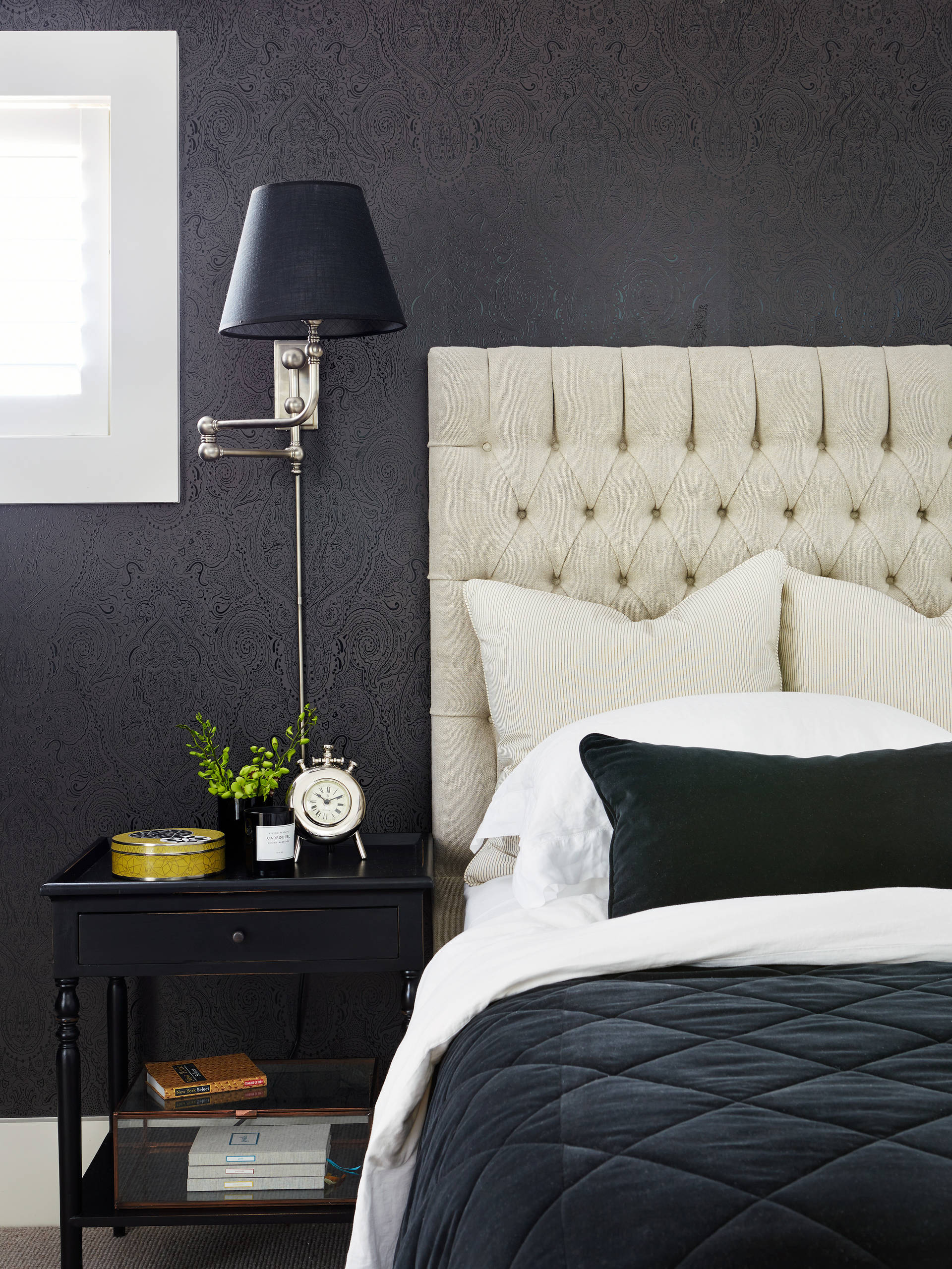 Как правильно: Как не вздрагивать от каждого шороха, если вы один дома