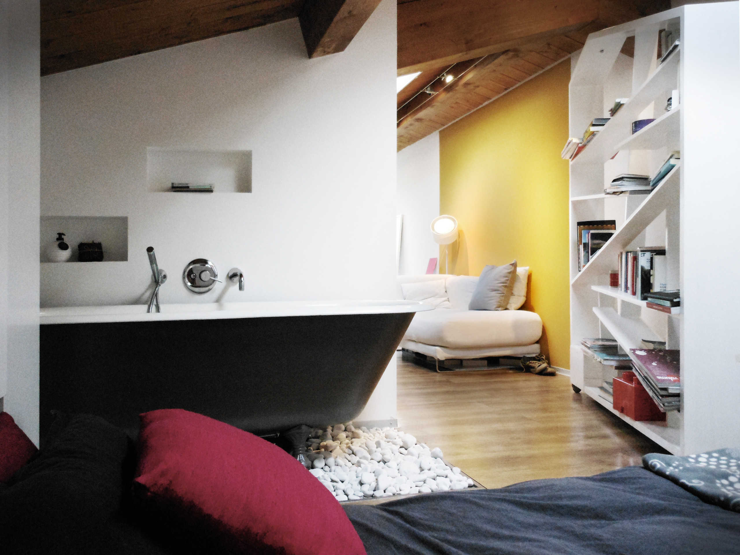 Houzz Италия: Уютная мансарда на месте заброшенного чердака в Риме