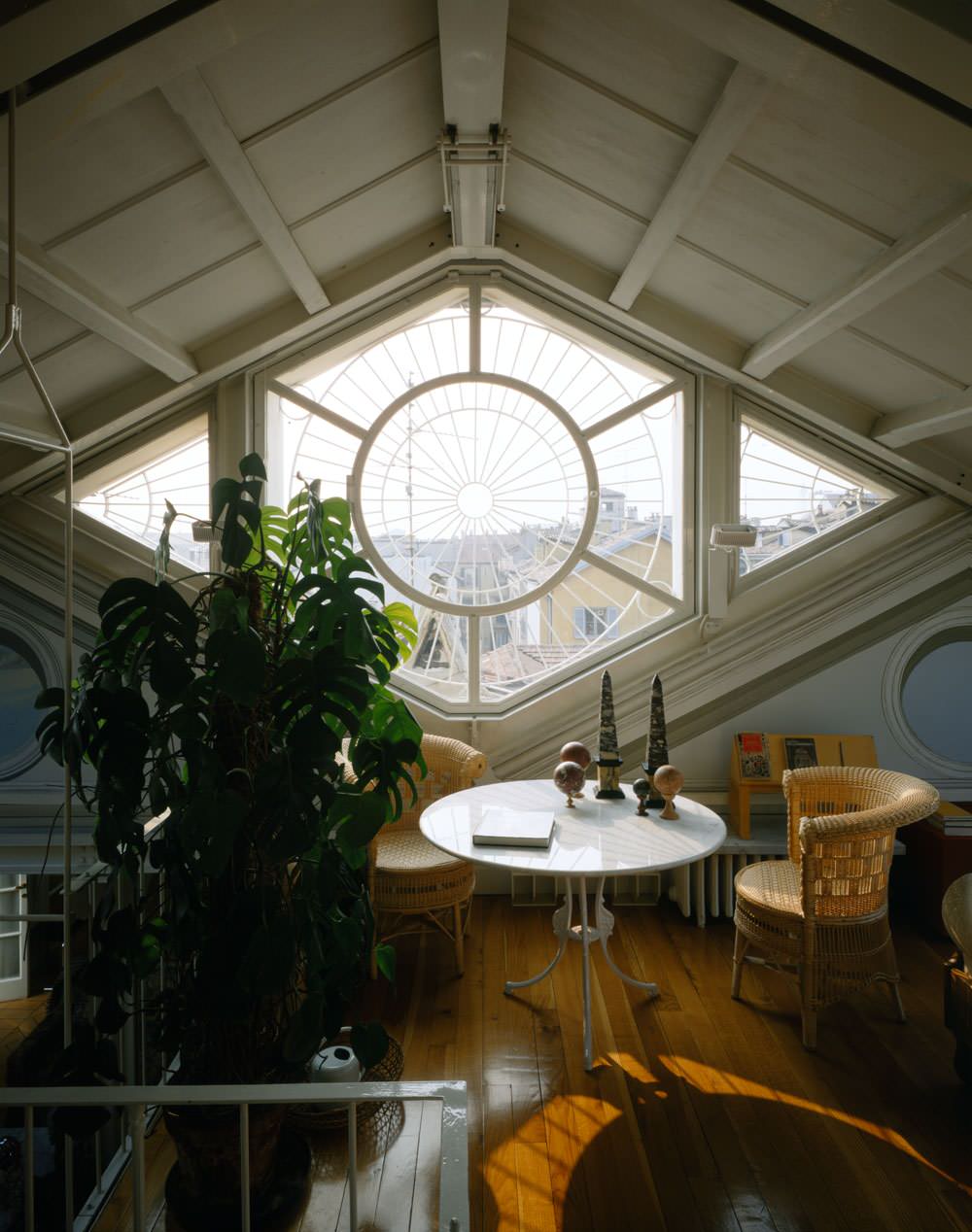 Houzz Италия: Квартира с оптической фреской-обманкой