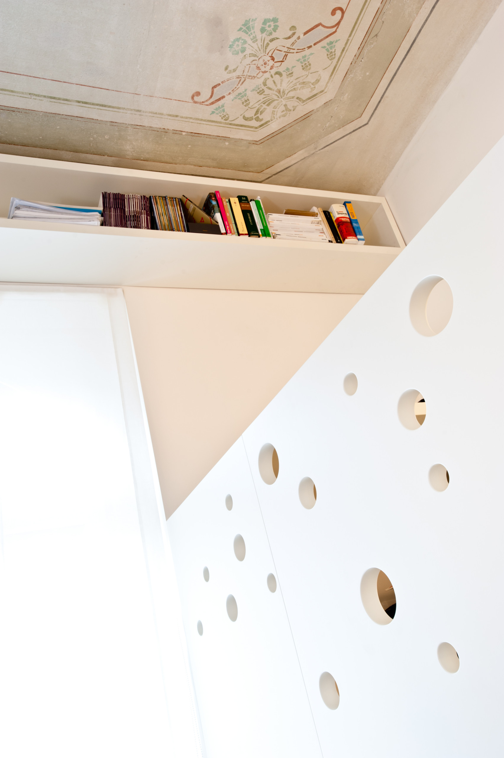 Houzz Италия: Многоуровневое пространство, которое играет со светом