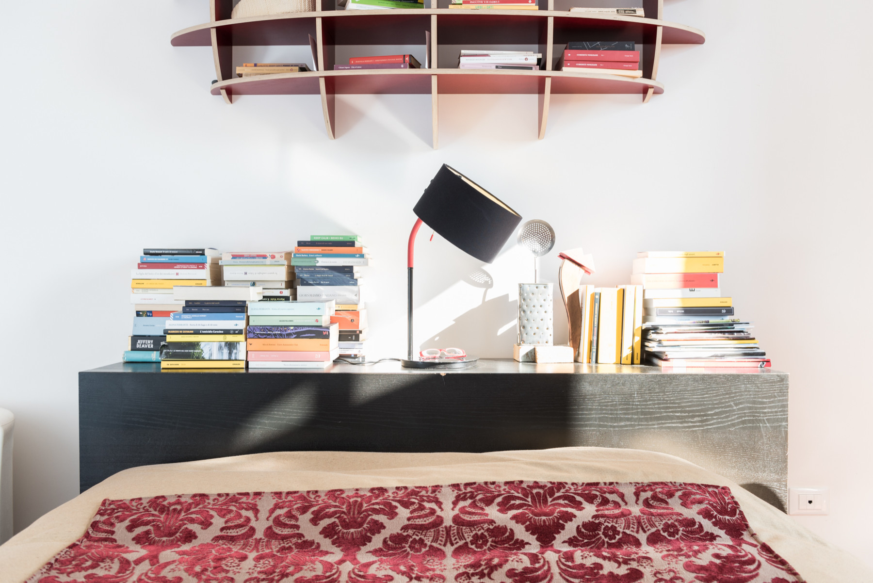 Houzz Италия: Римская квартира, соразмерная еде и книгам