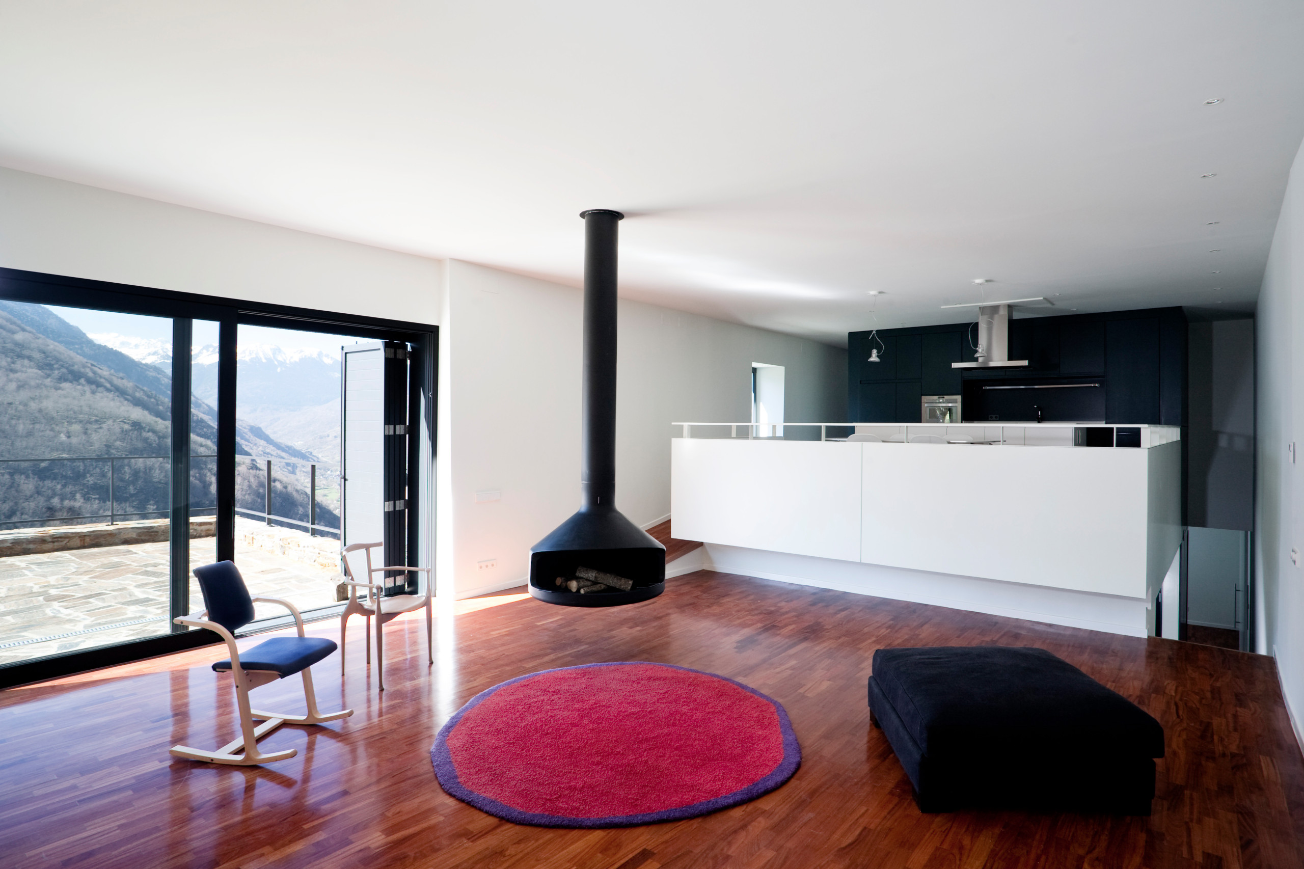 Houzz Испания: Дом для двух семей в горной долине