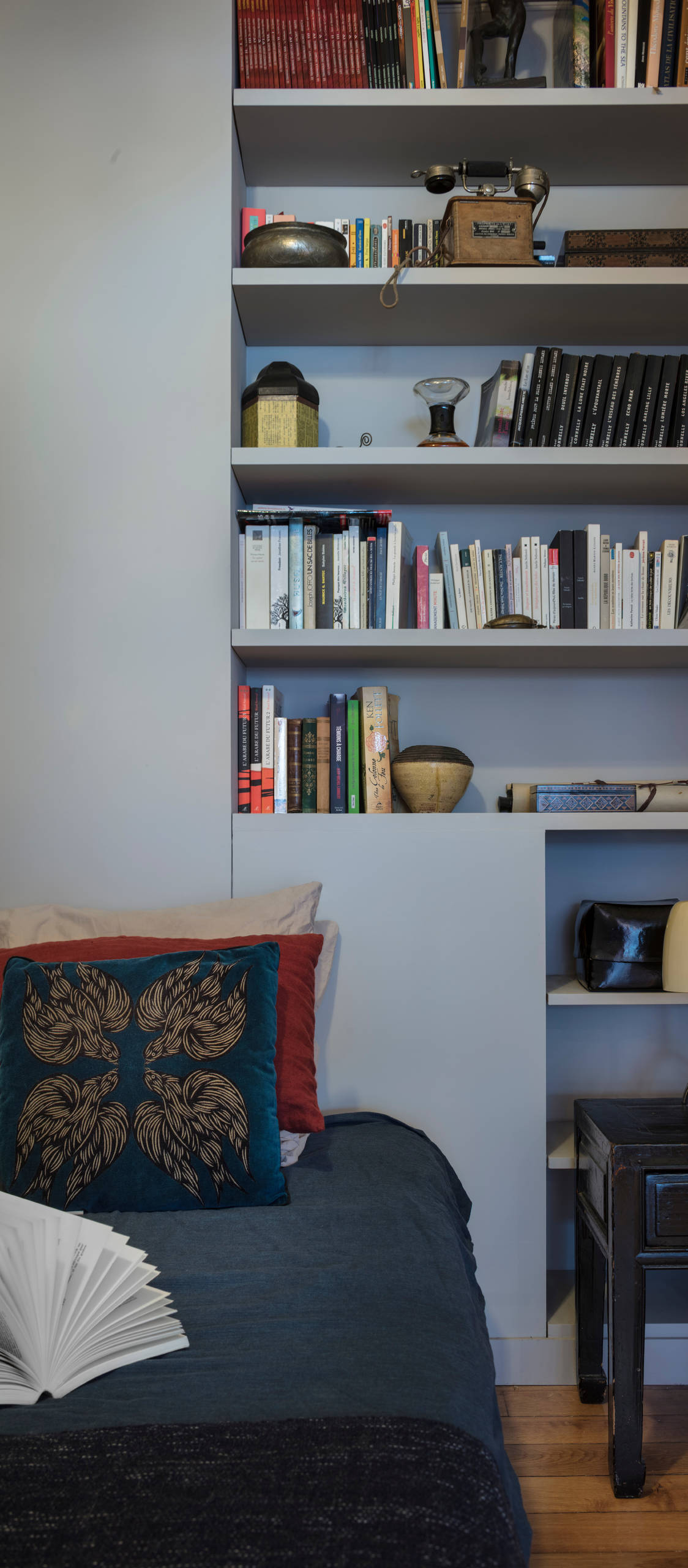 Houzz Франция: Квартира с розовым потолком на кухне