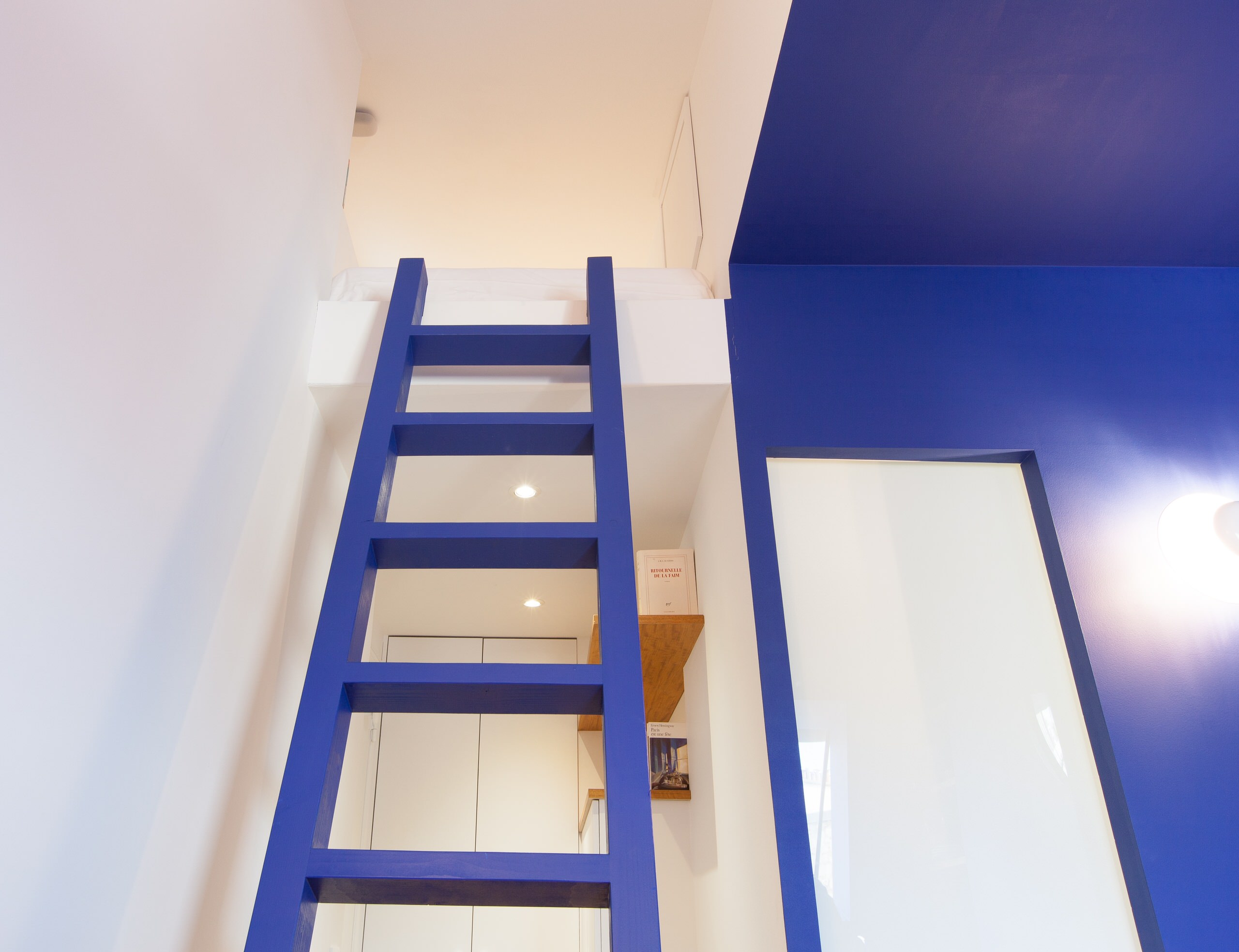 Houzz Франция: Преображение старой комнаты для прислуги площадью 8 кв.м