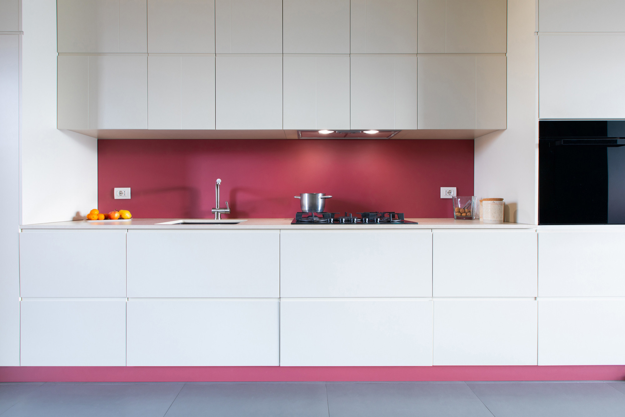 Houzz Италия: Квартира со шкафом-воронкой в прихожей