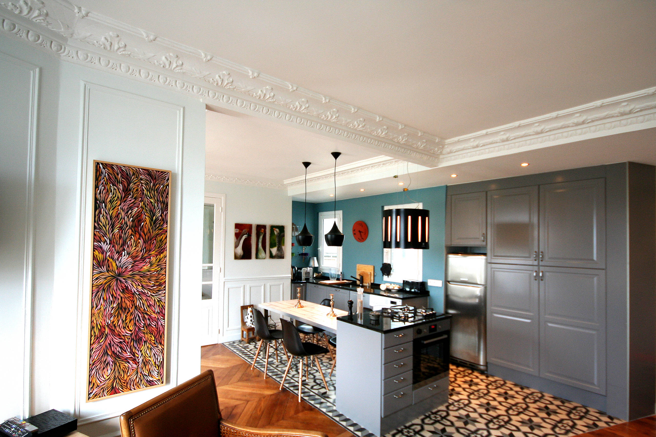 Кухня недели: Новая кухня со старинными деталями в парижской квартире