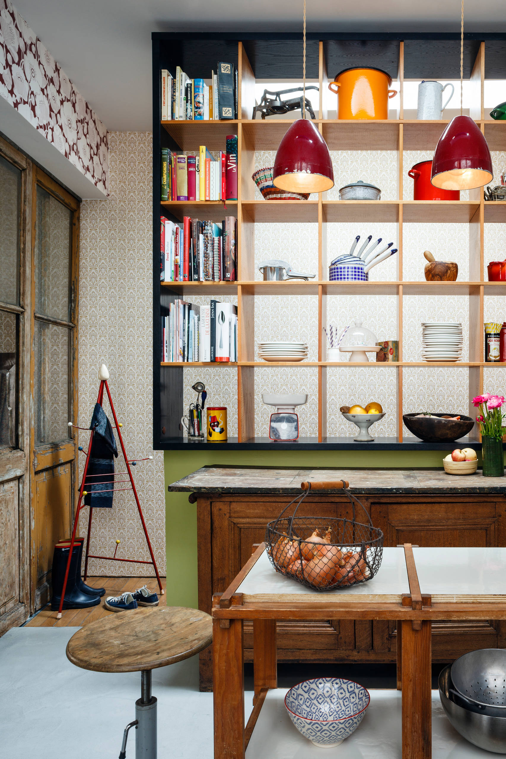 Кухня недели: Модное старье и винтажные находки в квартире под Парижем