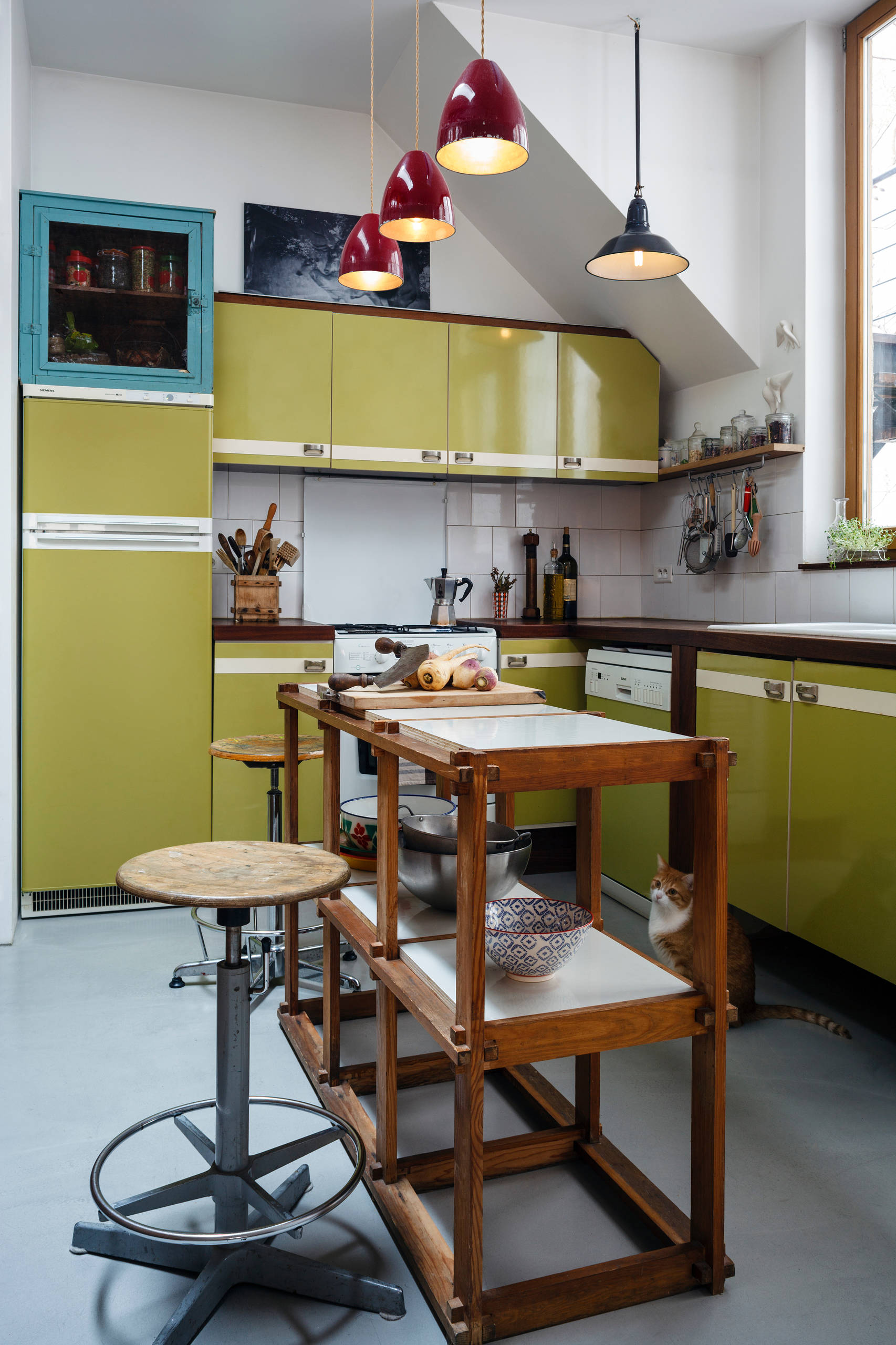 Кухня недели: Модное старье и винтажные находки в квартире под Парижем