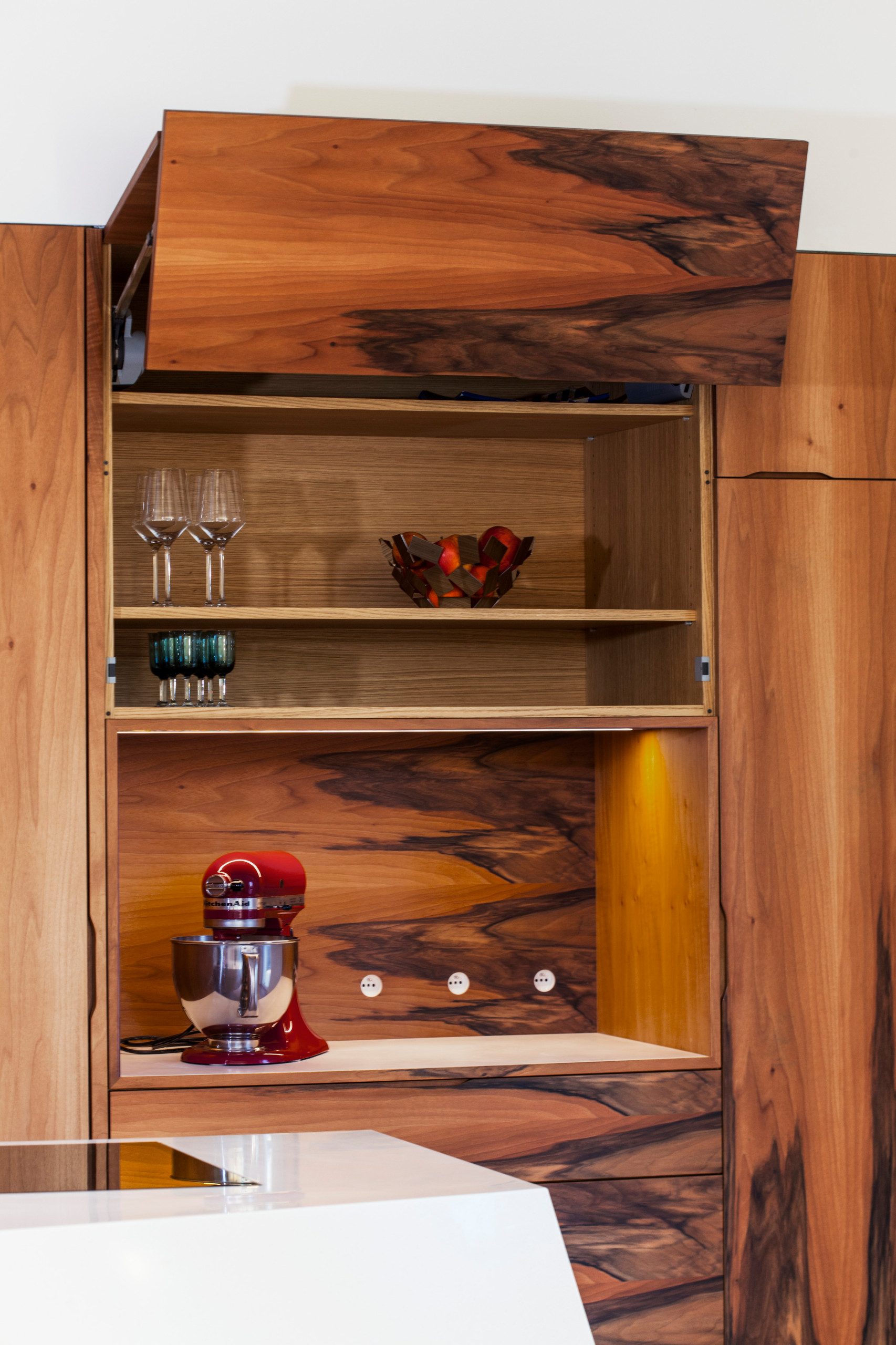 Так можно: Гараж для чайника и прочих кухонных машин