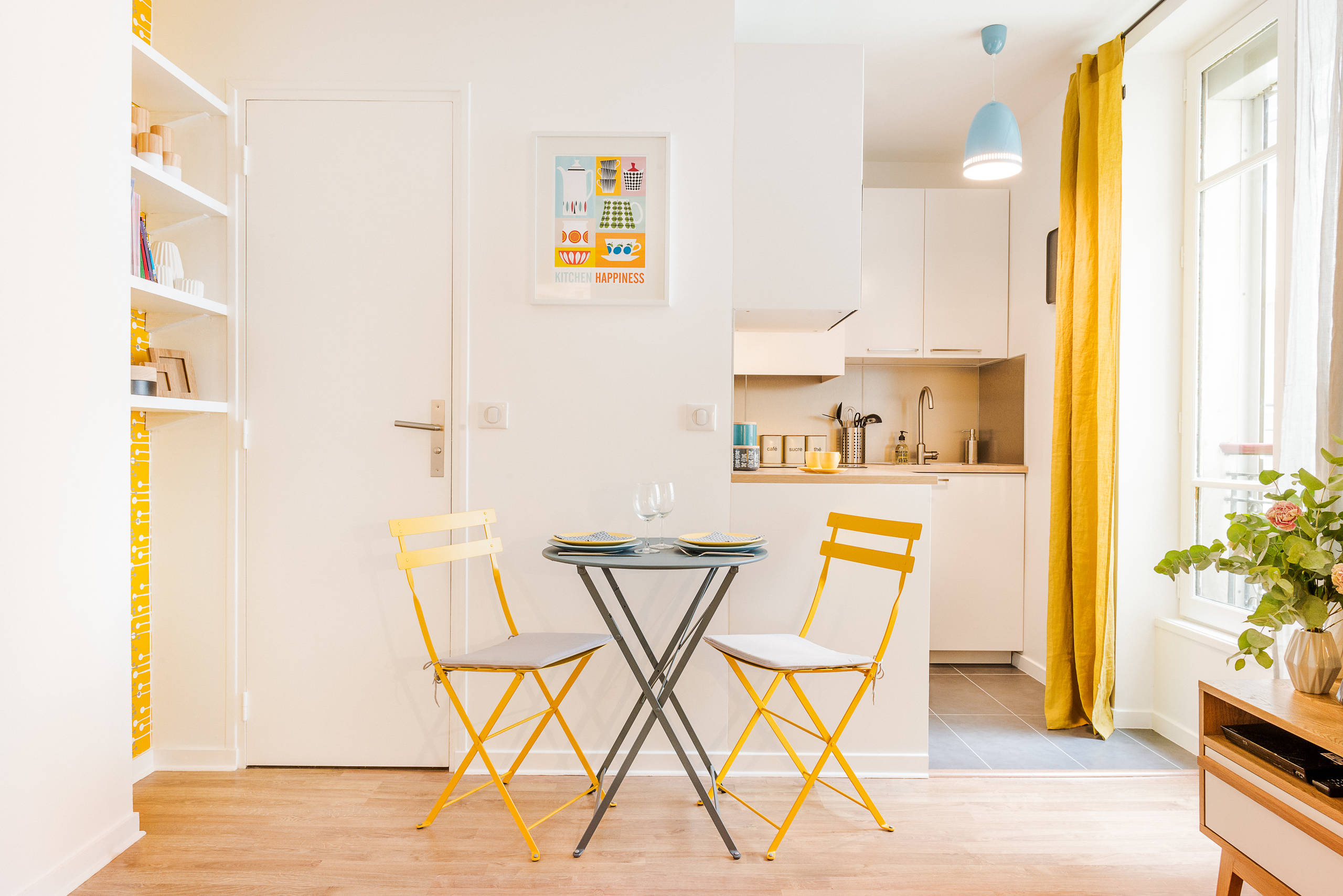 Houzz Франция: Цитрусовые стены парижской студии для гостей