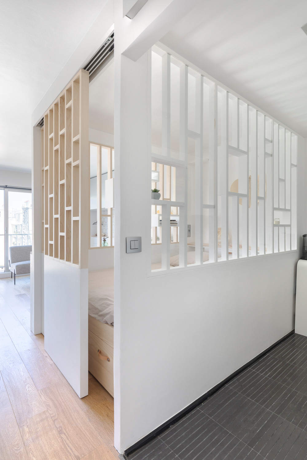 До и после: Студия 30 кв.м со спрятанным столом в Париже