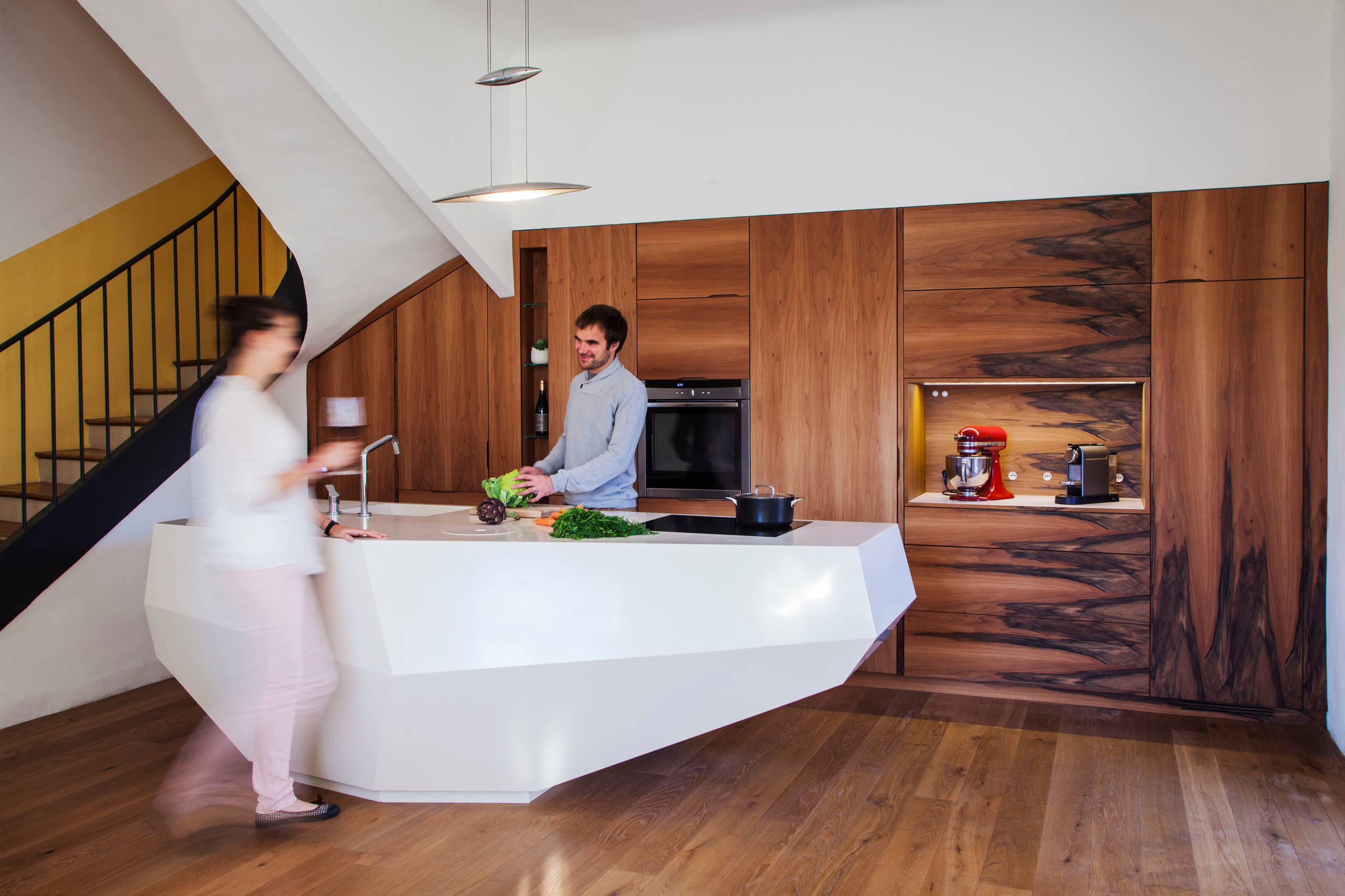 Так можно: Гараж для чайника и прочих кухонных машин