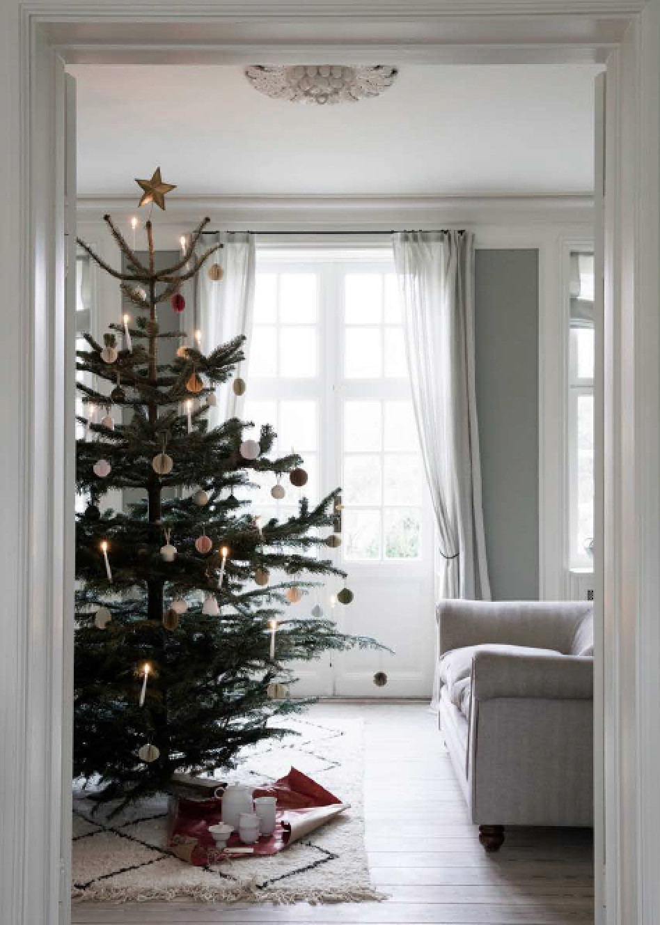 Фотоохота: 38 новогодних ёлок со всего света