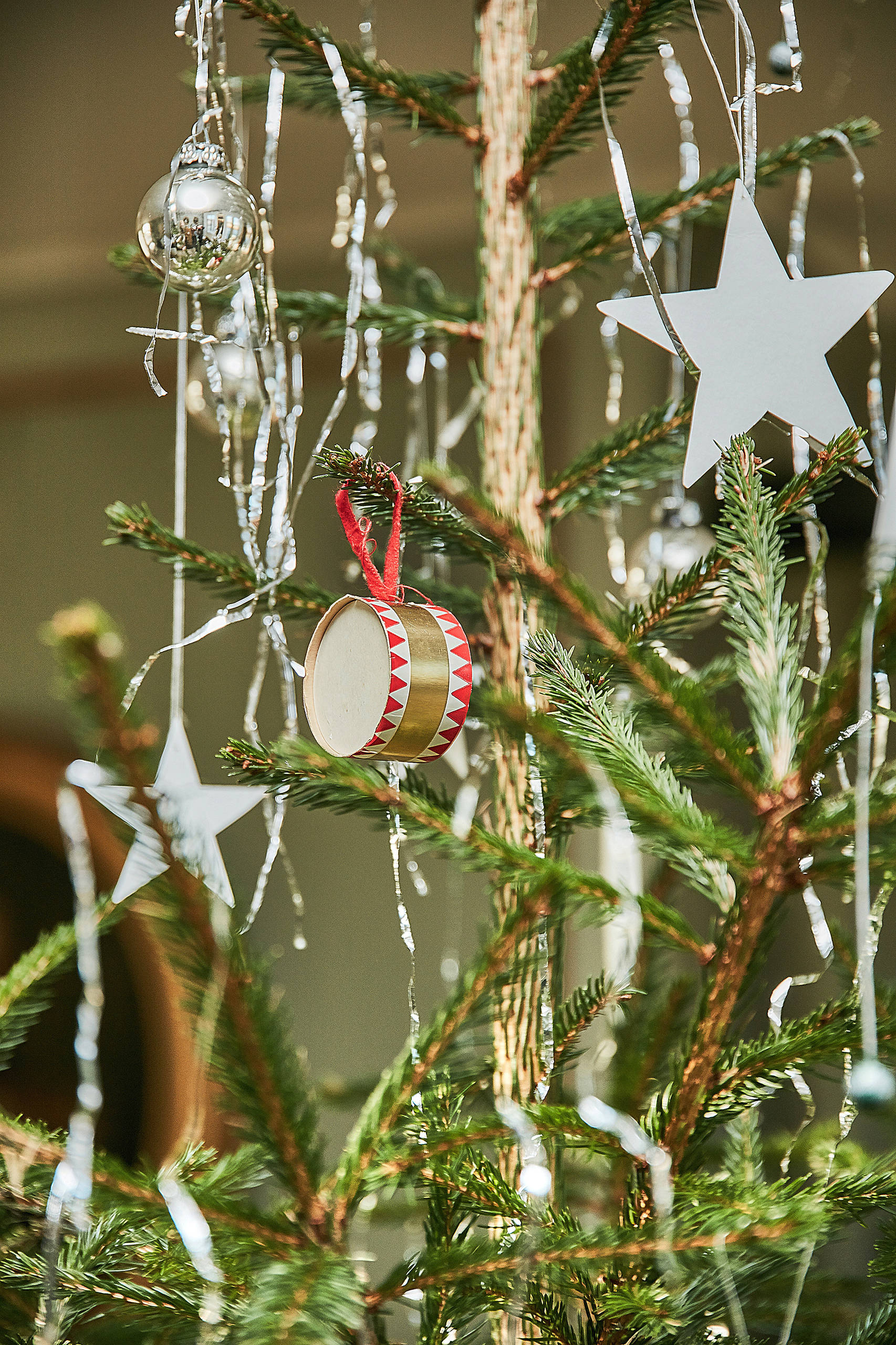 Вопрос: «Дождик» на елке — устарел или все же нет