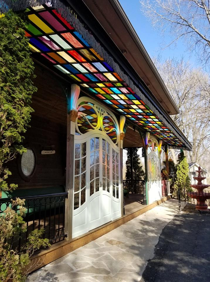 Зачем вам: Цветное стекло в саду