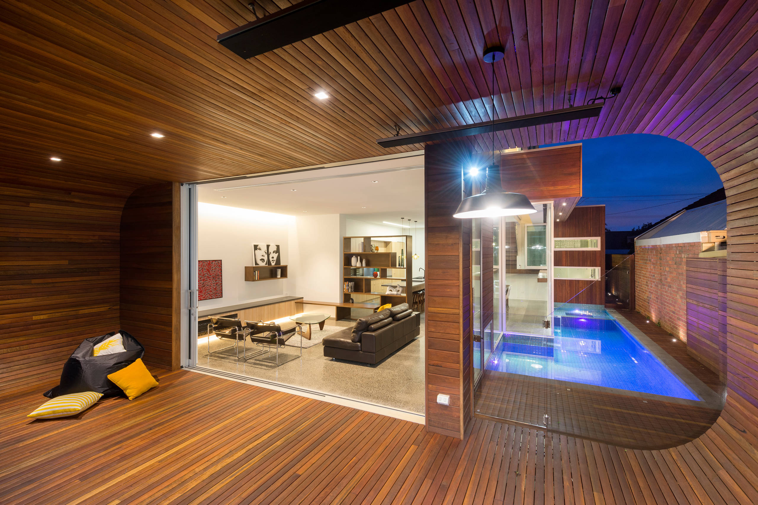 Houzz Австралия: Старый коттедж с футуристичной террасой