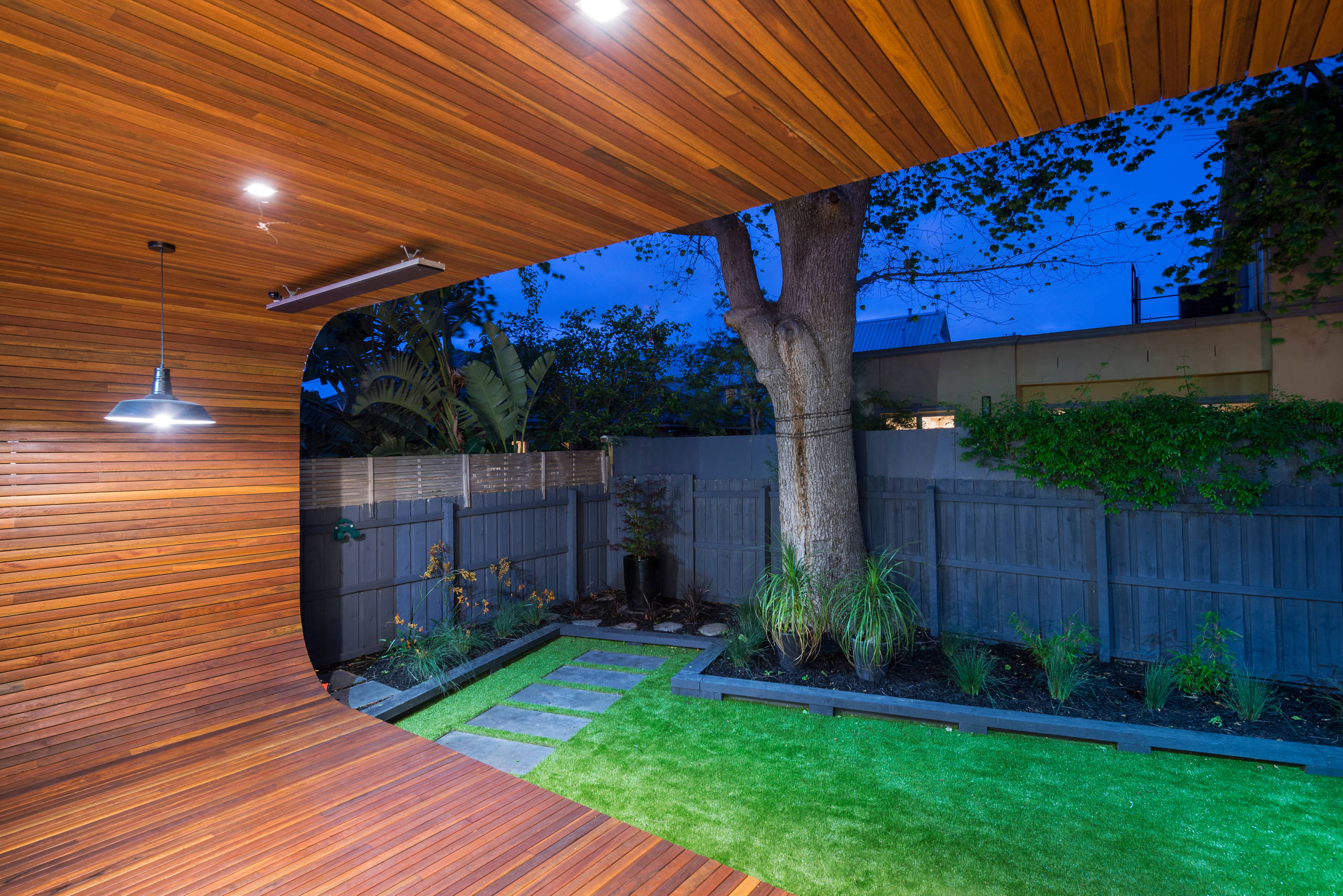 Houzz Австралия: Старый коттедж с футуристичной террасой