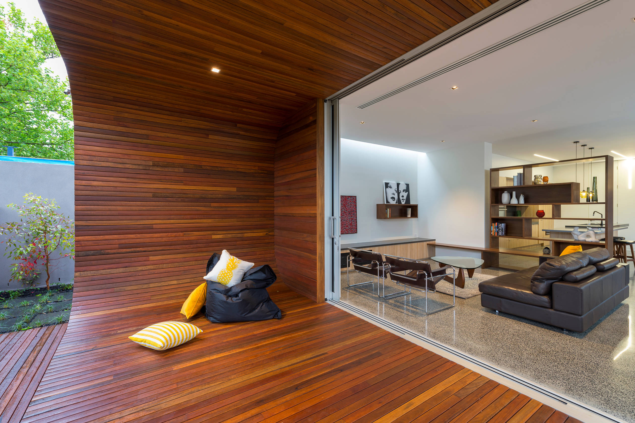 Houzz Австралия: Старый коттедж с футуристичной террасой