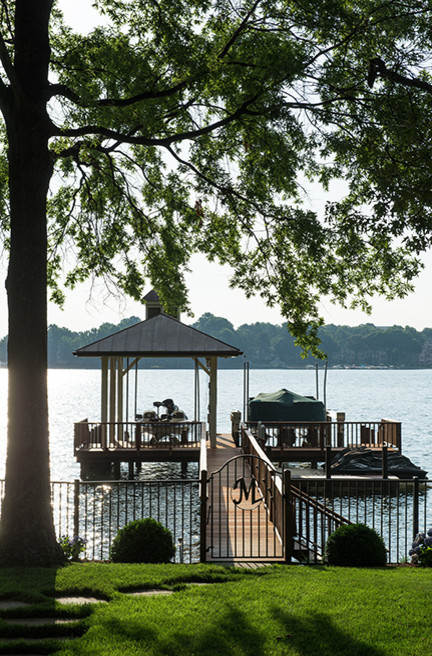 Хороший вопрос: Что посадить рядом с пирсом