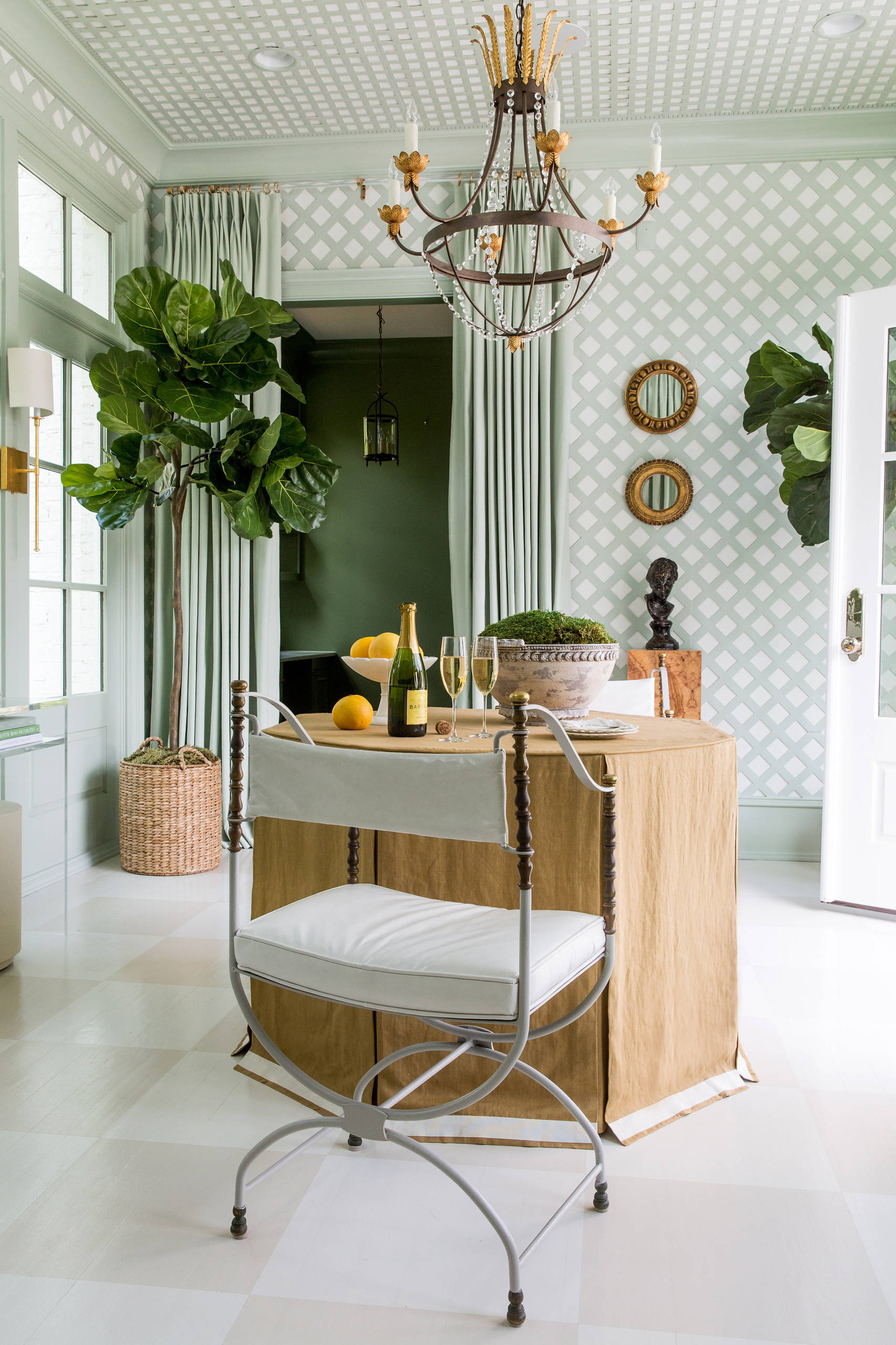 Просто фото: Орнамент на потолке