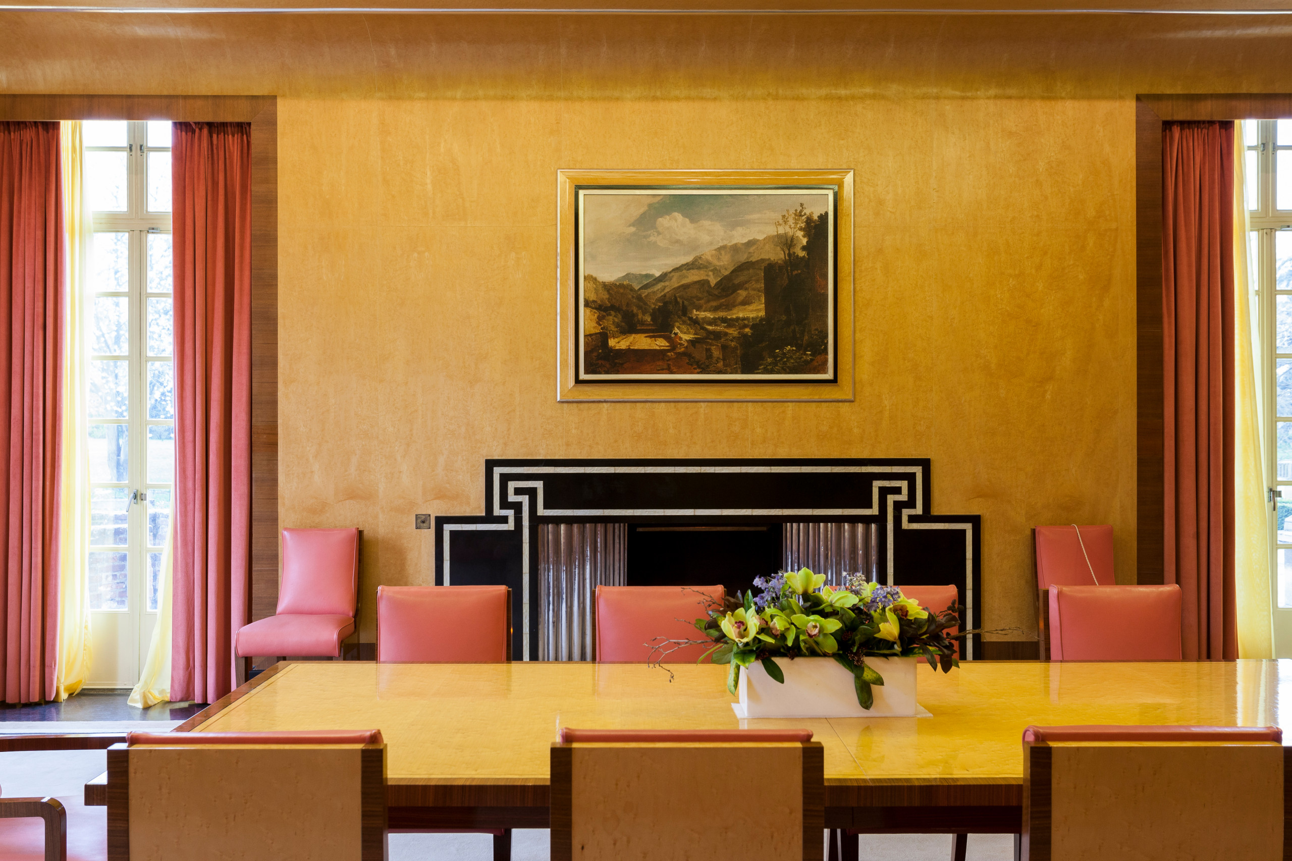 Houzz Британия: Средневековый дворец, оформленный в стиле ар деко