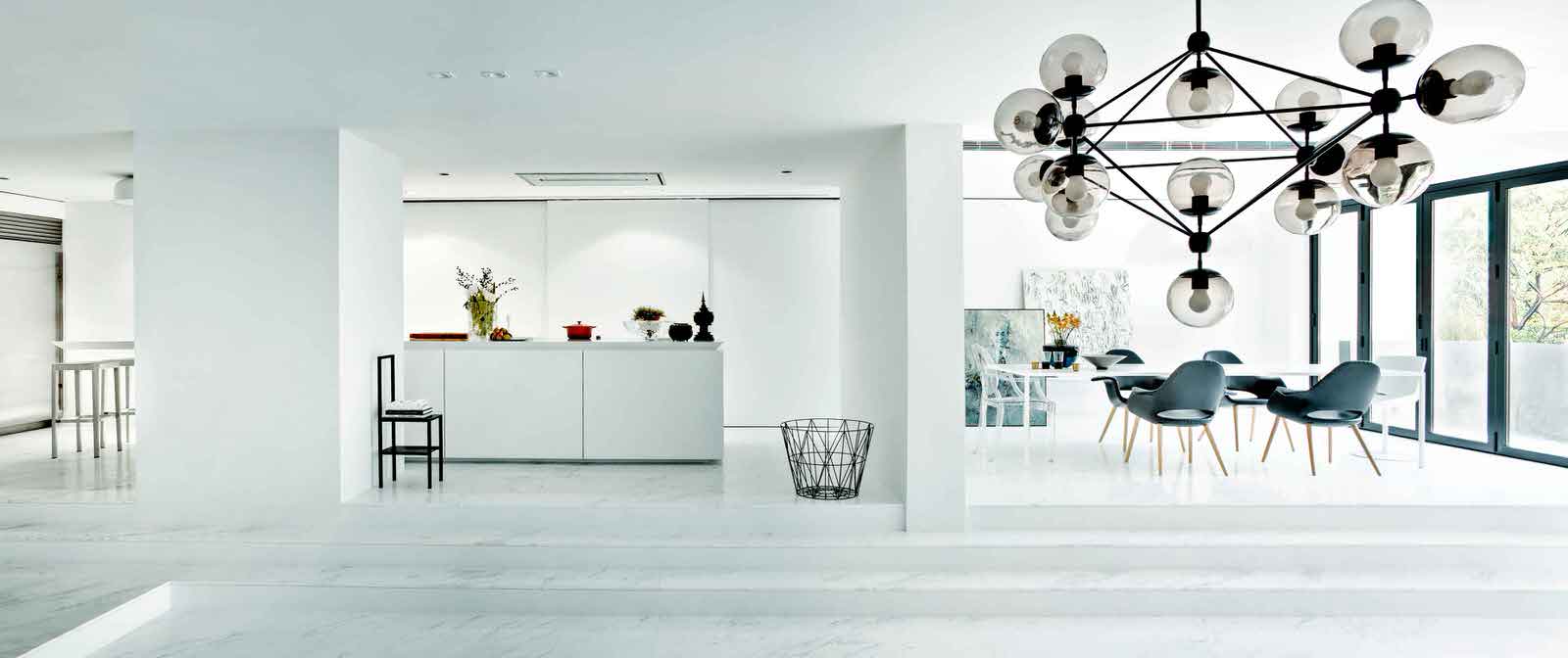 Houzz США: Белая квартира в стиле минимализма