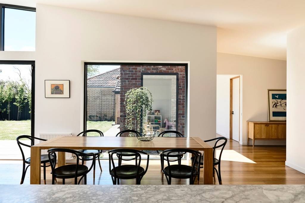 Houzz Австралия: Дом 1940-х, с пристройкой из старых кирпичей