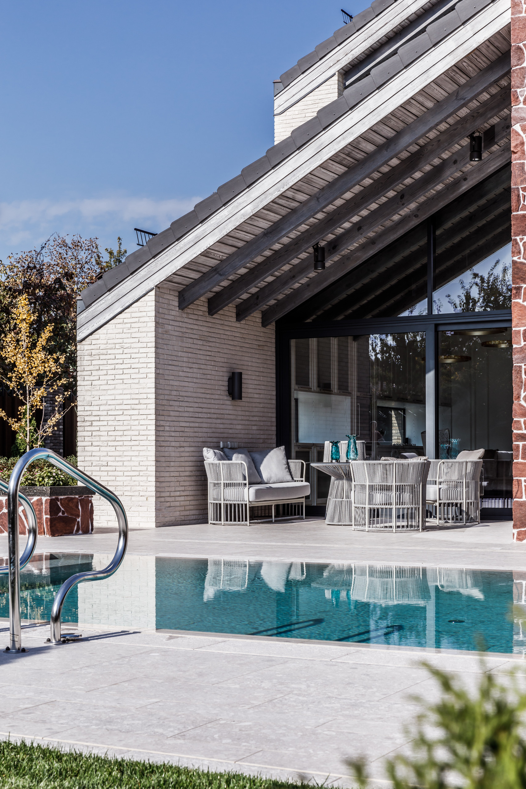 Houzz тур: Дом-корабль, исчезающий на фоне неба
