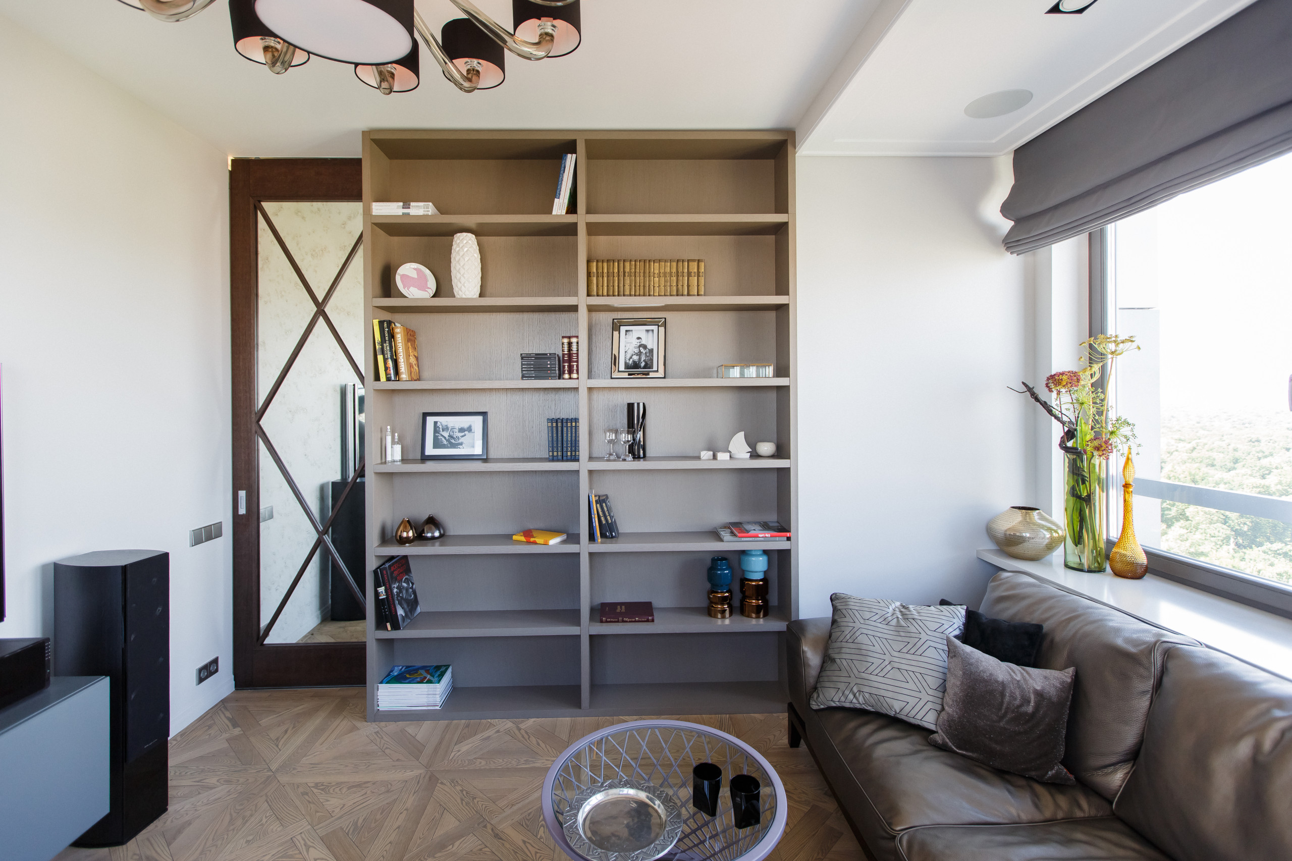 Houzz тур: Кашпо Родриго и керамогранит в спальне для молодой семьи