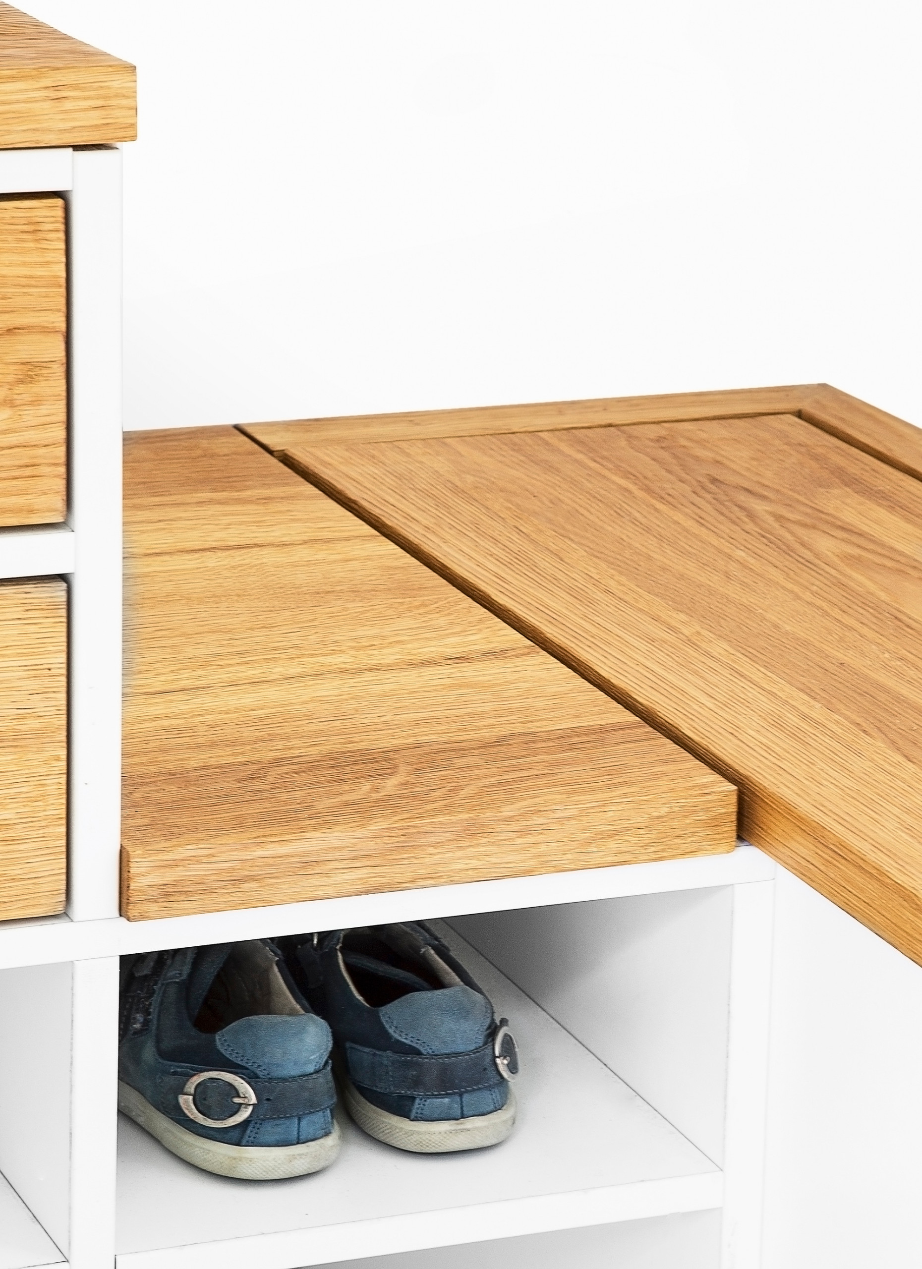 Проект недели: Гардероб для семьи на 1,2 квадратных метра