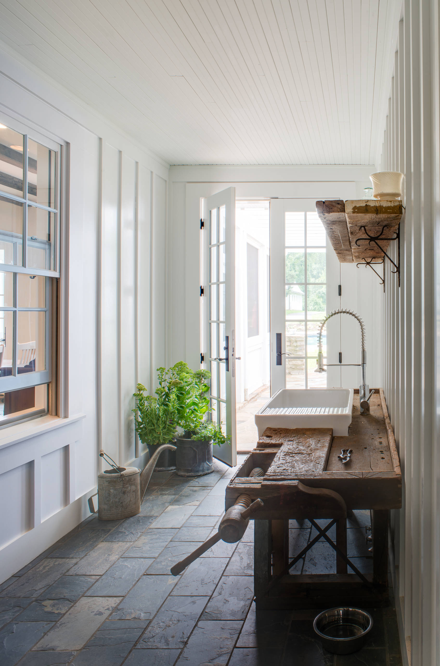 Мебель из топора: 15 идей для мастеров слесарного инструмента