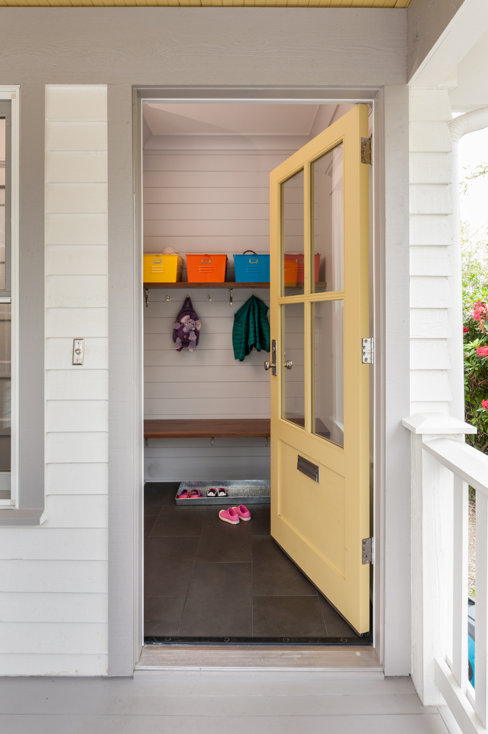 Раз и навсегда: Как организовать хранение обуви — идеи и варианты