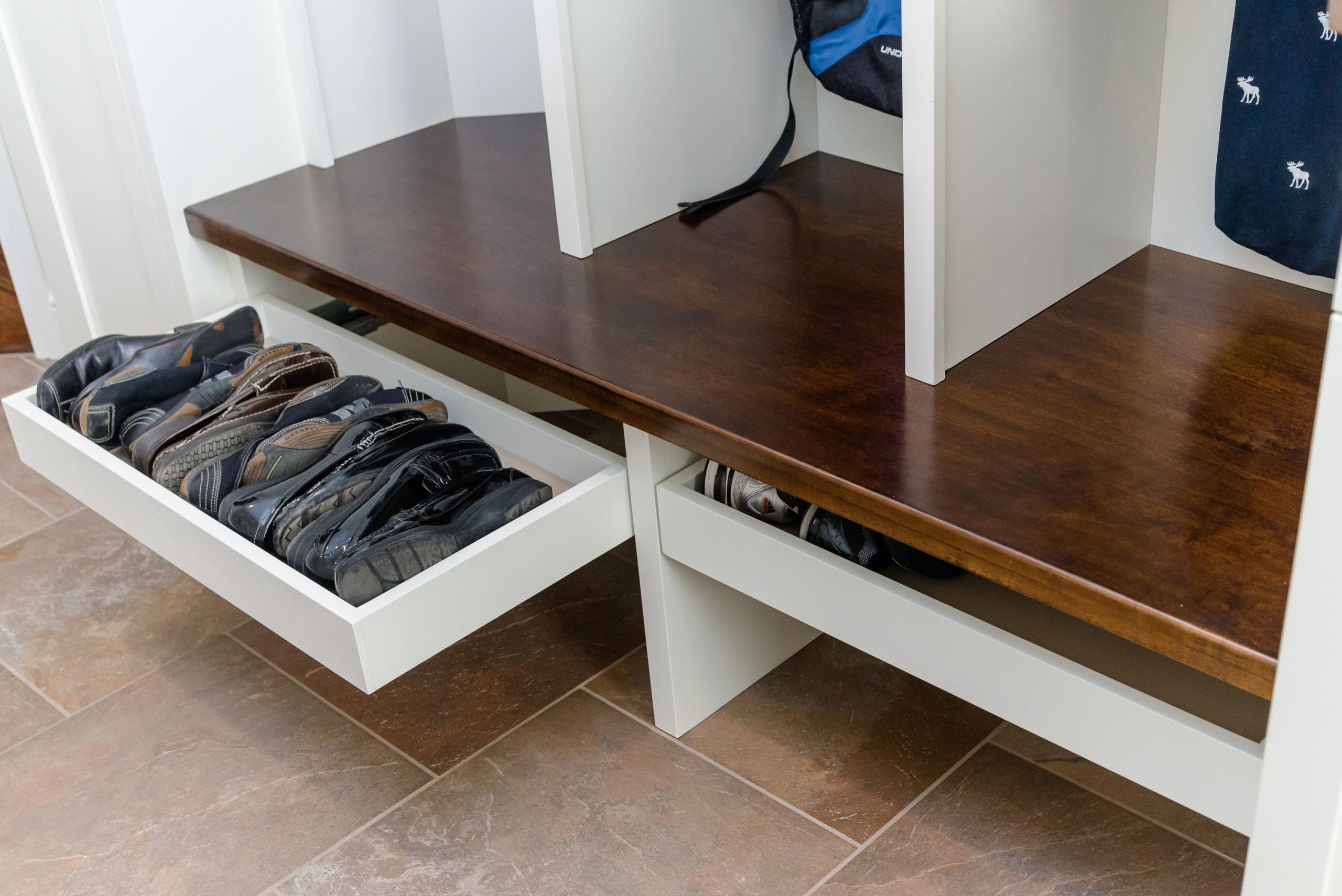 Раз и навсегда: Как организовать хранение обуви — идеи и варианты