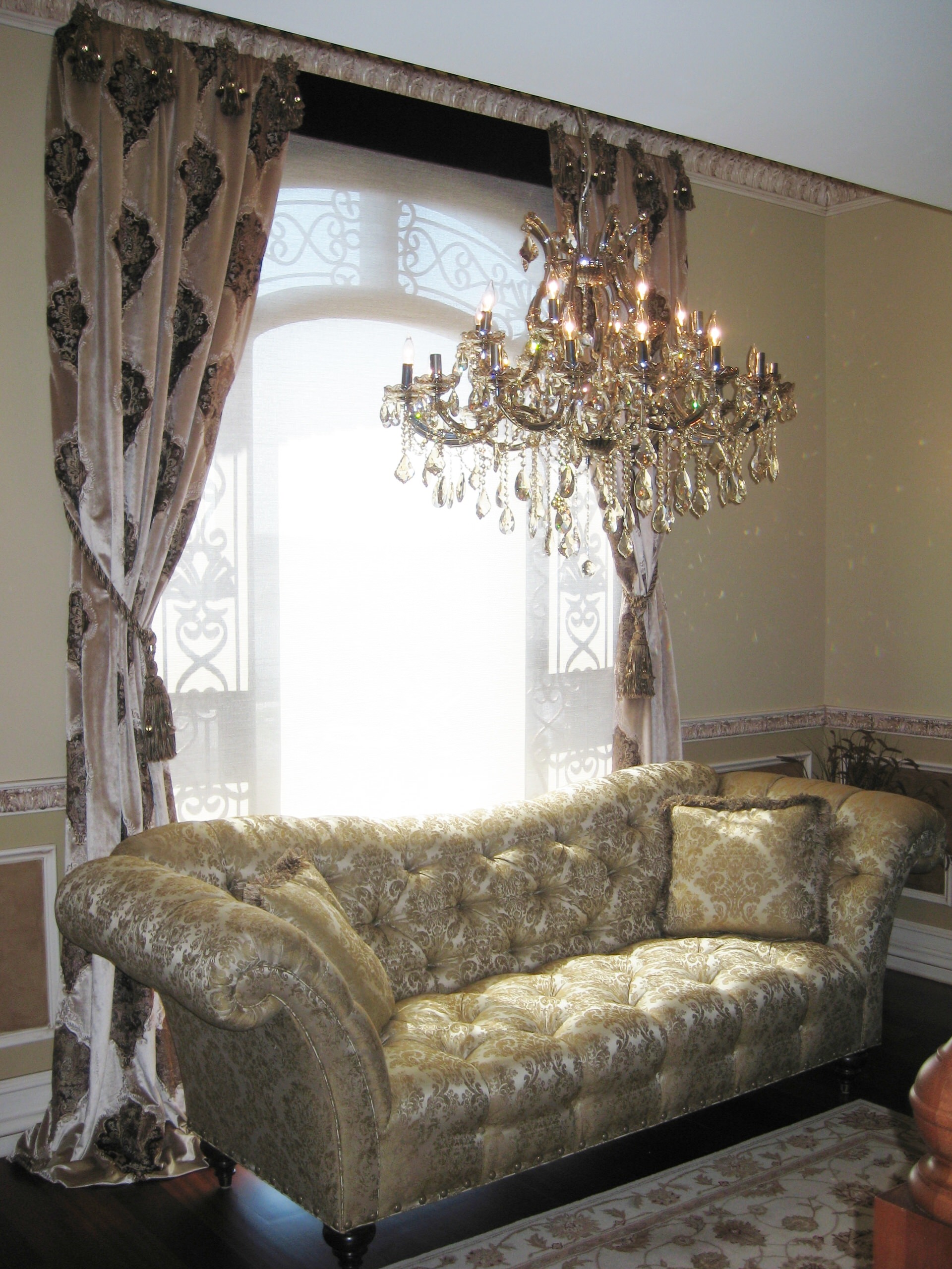 Не квадрат: Какие шторы подойдут окну арочной формы