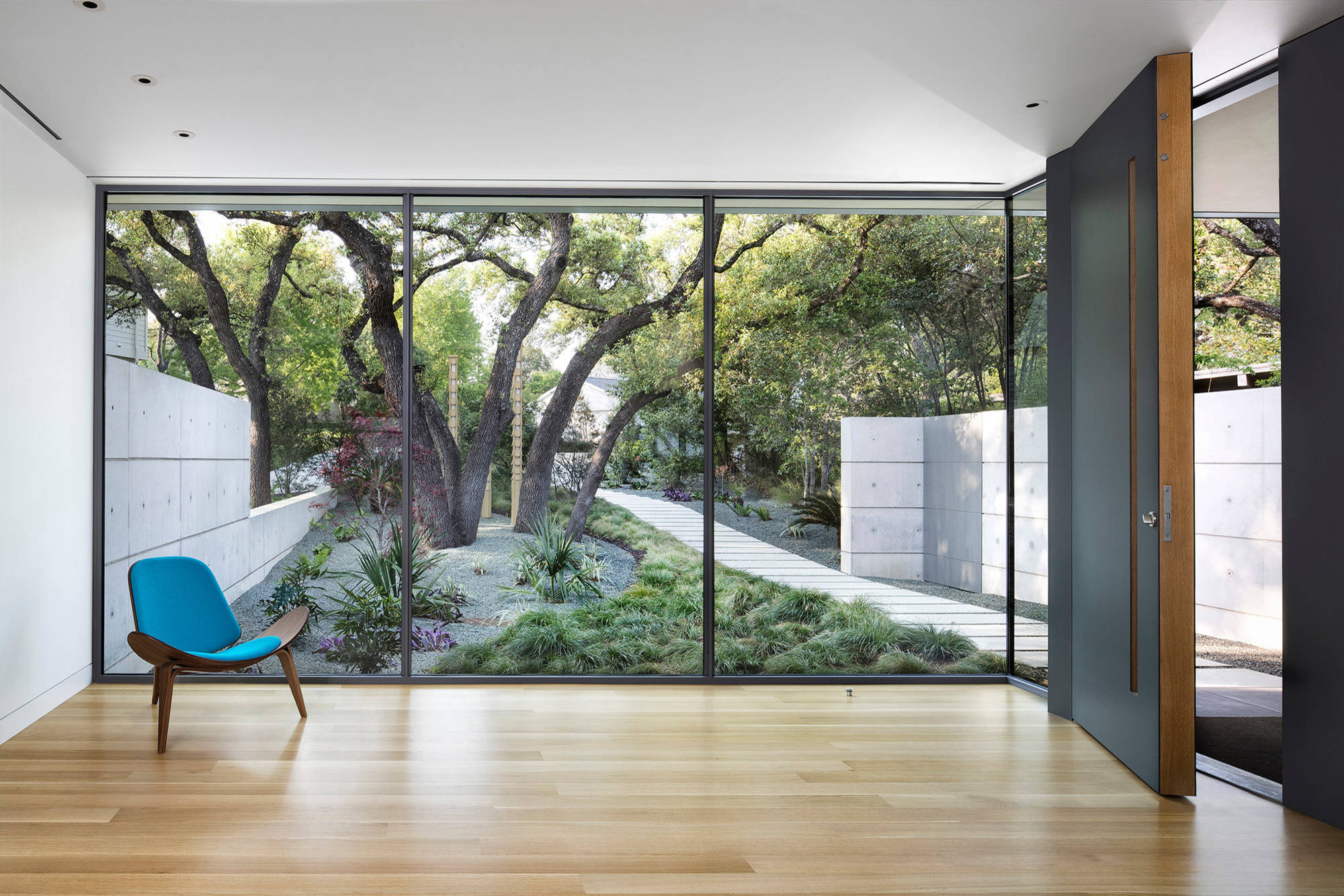 Прогулка на диване: 26 клумб и садиков у входа в дом