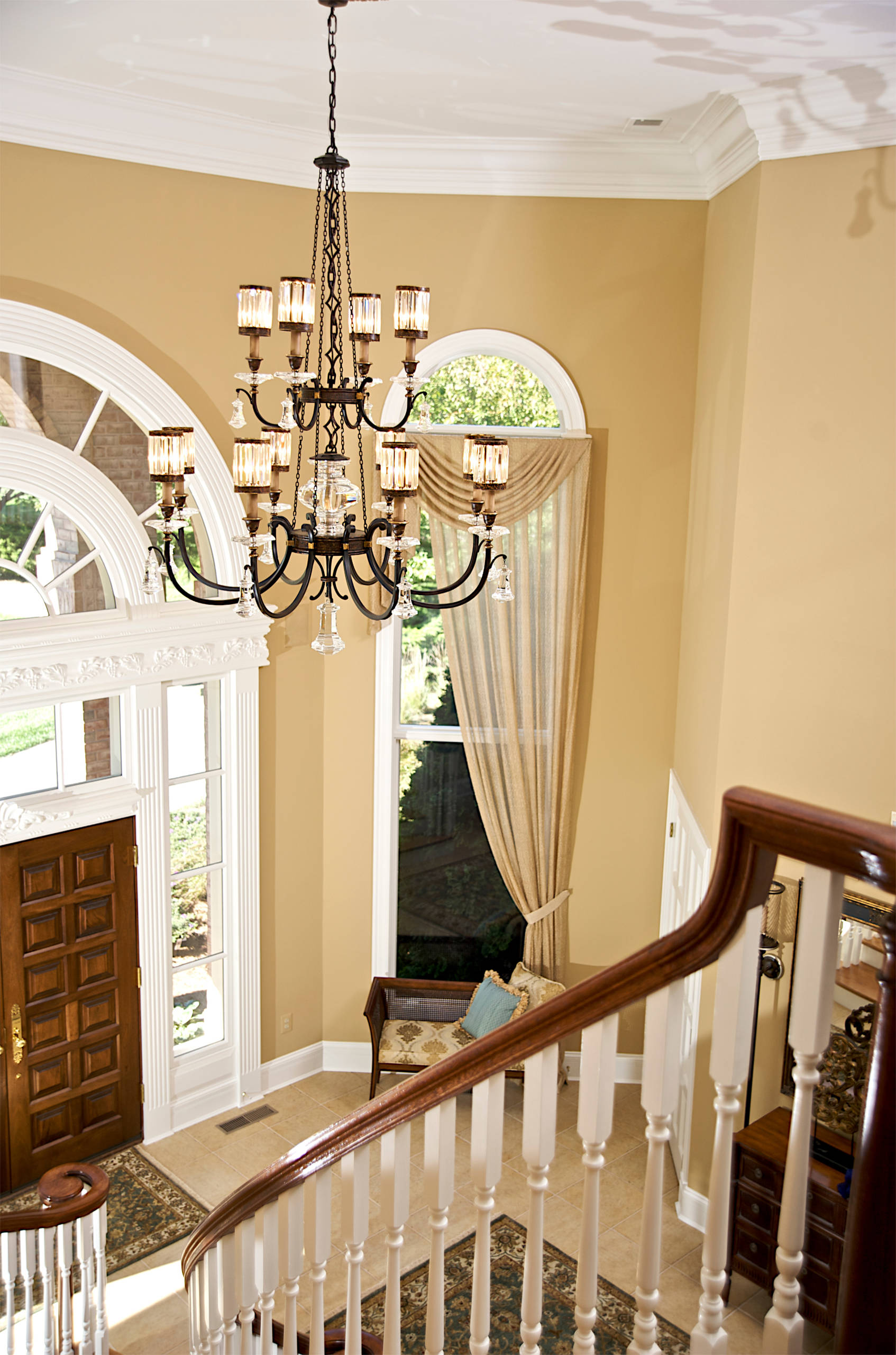 Не квадрат: Какие шторы подойдут окну арочной формы