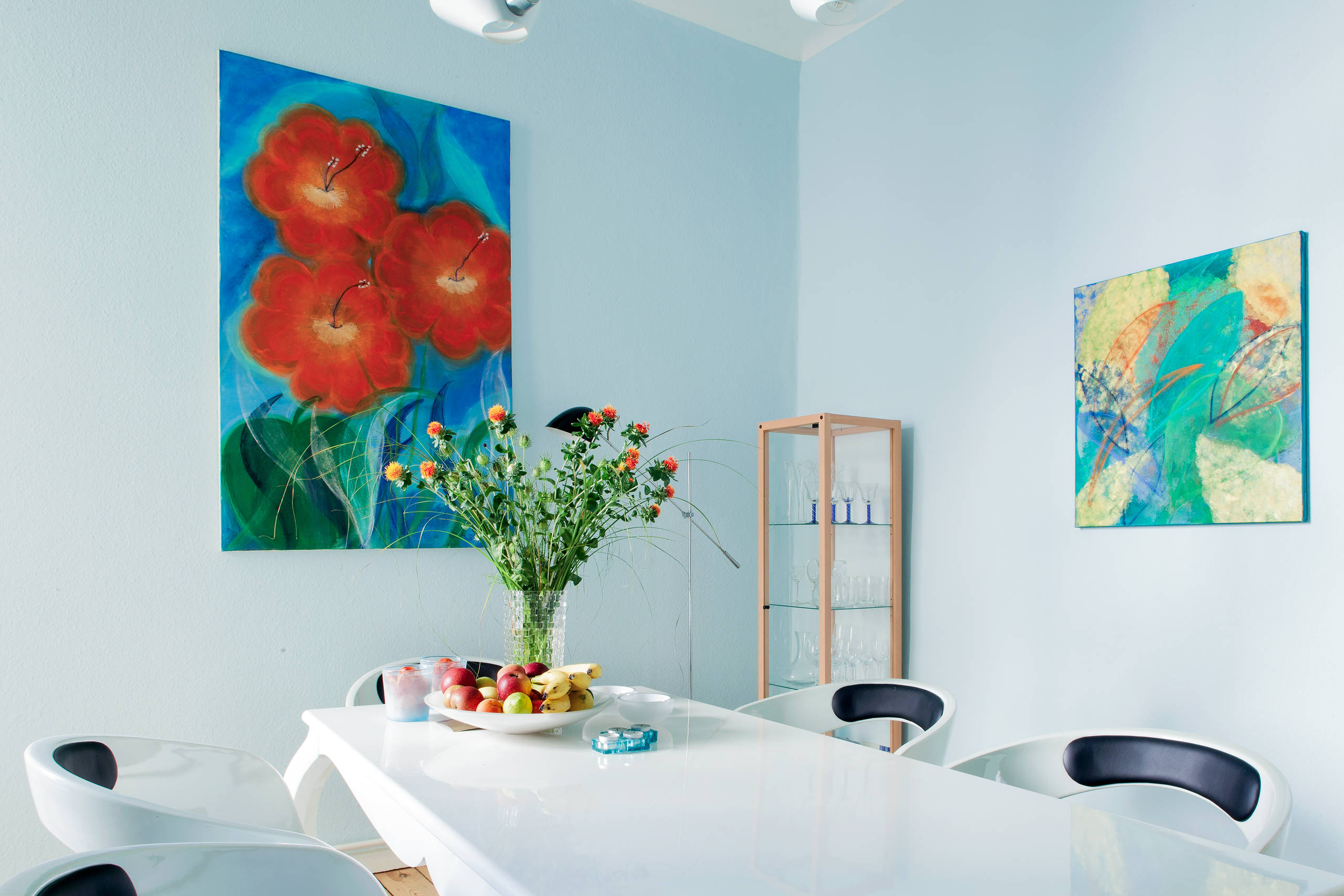 Houzz Германия: Берлинская лазурь в квартире художницы