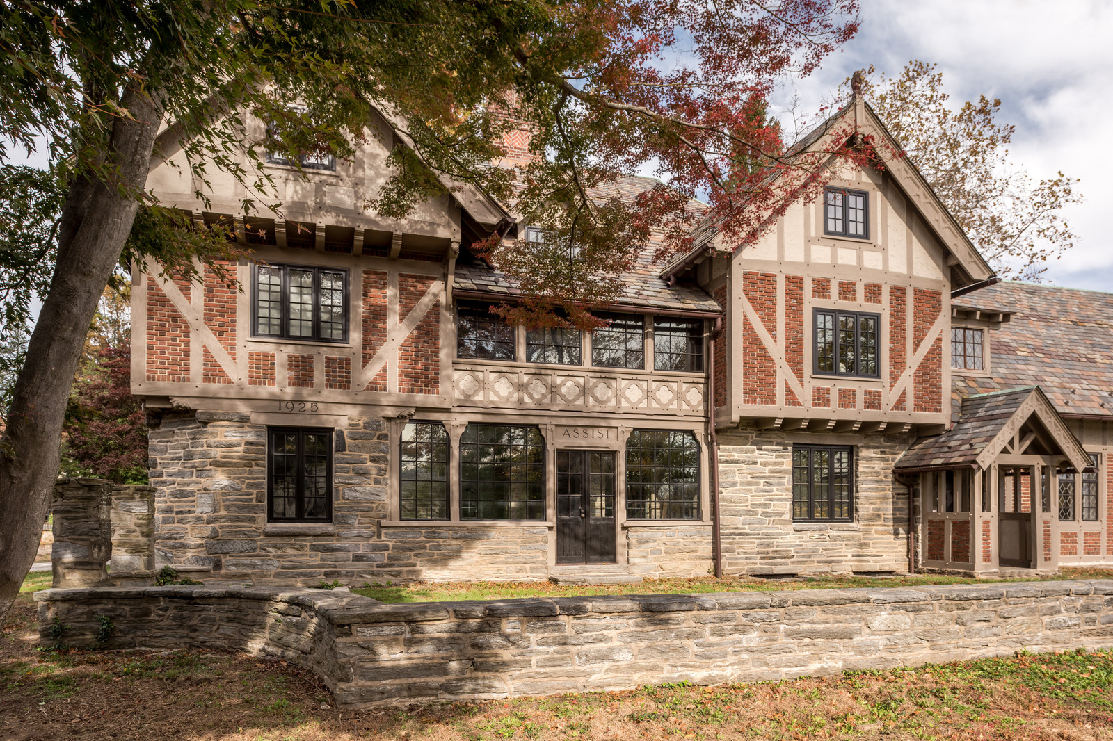 Вопрос: Какой стиль выбрать для частного дома