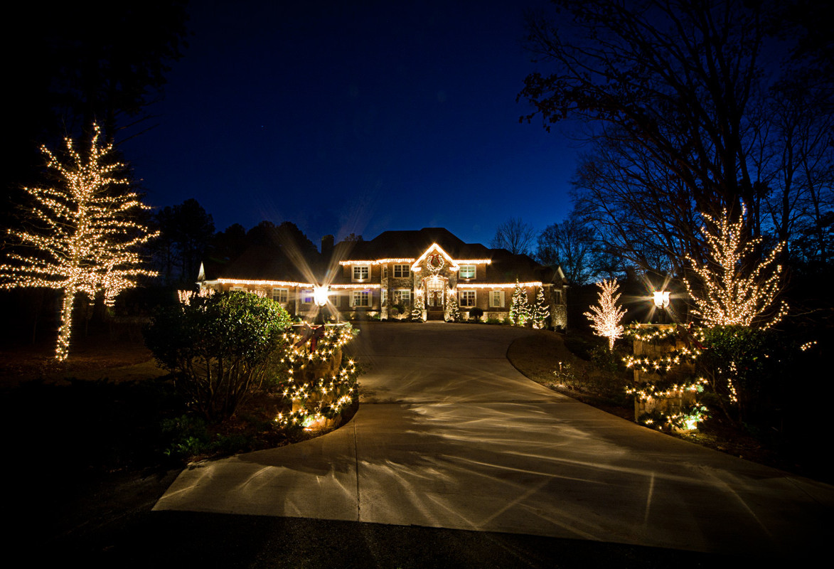 Новогодние праздники в саду — идеи зимнего декора для улицы