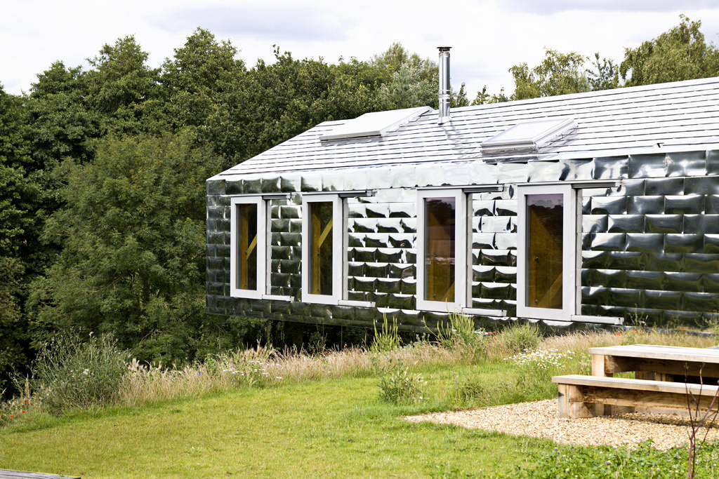 Прогулка на диване: Необычные дома мира с зеркальными фасадами