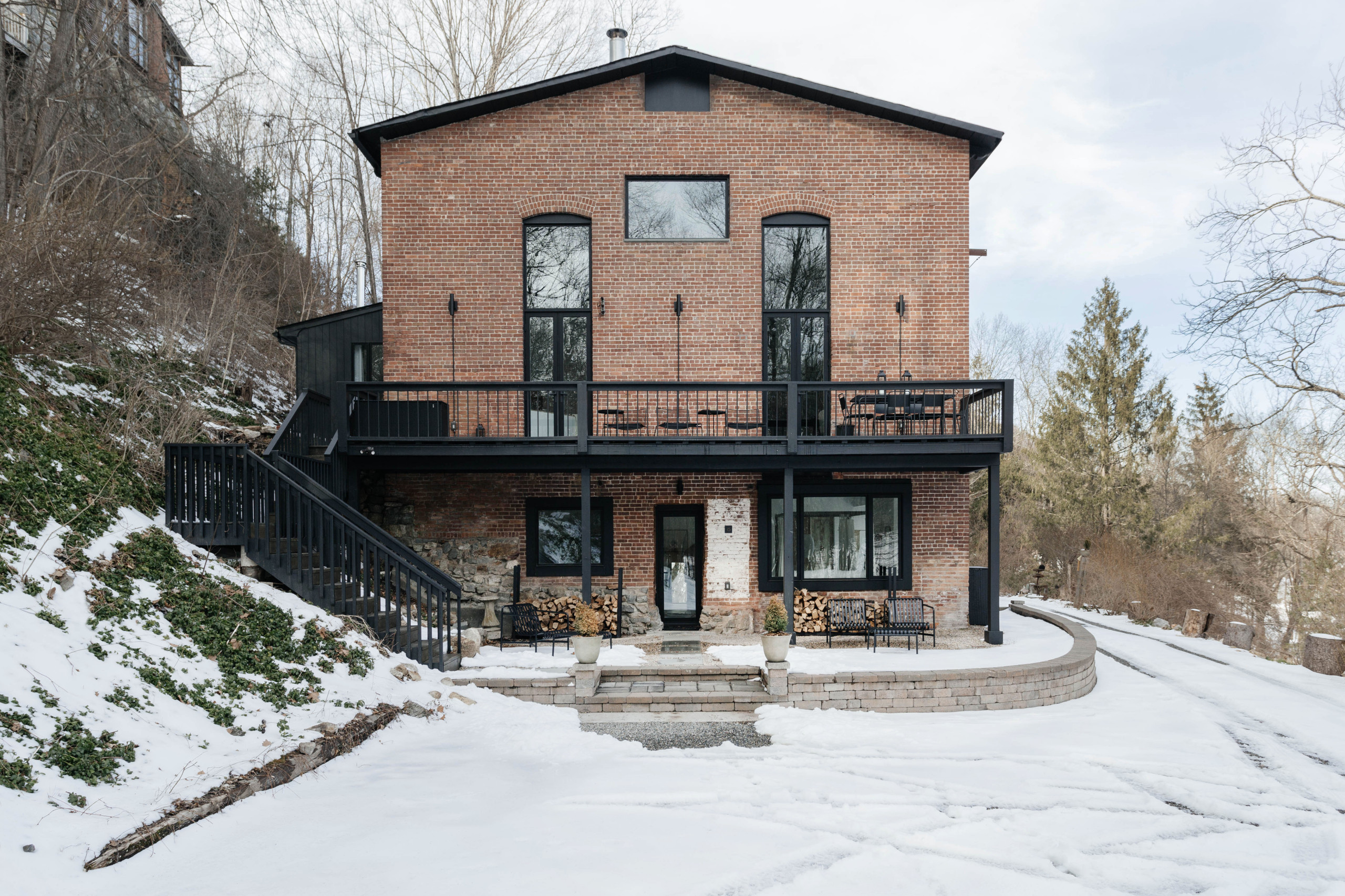 До и после: Из корпуса завода — в дом для отдыха под Нью-Йорком